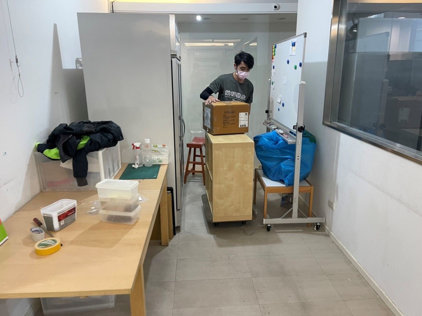 【榮福搬家】烘焙店面搬遷、甜點店面搬遷、麵包店搬遷、店面搬遷暫放倉儲、餐飲設備暫放倉儲、訂製餐桌椅精緻包裝、營業用攪拌機搬運、營業用冰箱精緻包裝、營業用烤箱搬遷、麵包切割機、營業用冰箱搬遷、工作檯包裝,工作桌,台北搬家公司推薦:大台北搬家,精緻包裝搬運「細膩包裝、專業搬運、用心服務、以客為尊」是榮福搬家公司的宗旨與精神。歡迎立即來電02-2651-2727專人服務。 【榮福搬家】烘焙店面搬遷、甜點店面搬遷、麵包店搬遷、店面搬遷暫放倉儲、餐飲設備暫放倉儲、訂製餐桌椅精緻包裝、營業用攪拌機搬運、營業用冰箱精緻包裝、營業用烤箱搬遷、麵包切割機、營業用冰箱搬遷、工作檯包裝,工作桌,台北搬家公司推薦:大台北搬家,精緻包裝搬運「細膩包裝、專業搬運、用心服務、以客為尊」是榮福搬家公司的宗旨與精神。歡迎立即來電02-2651-2727專人服務。