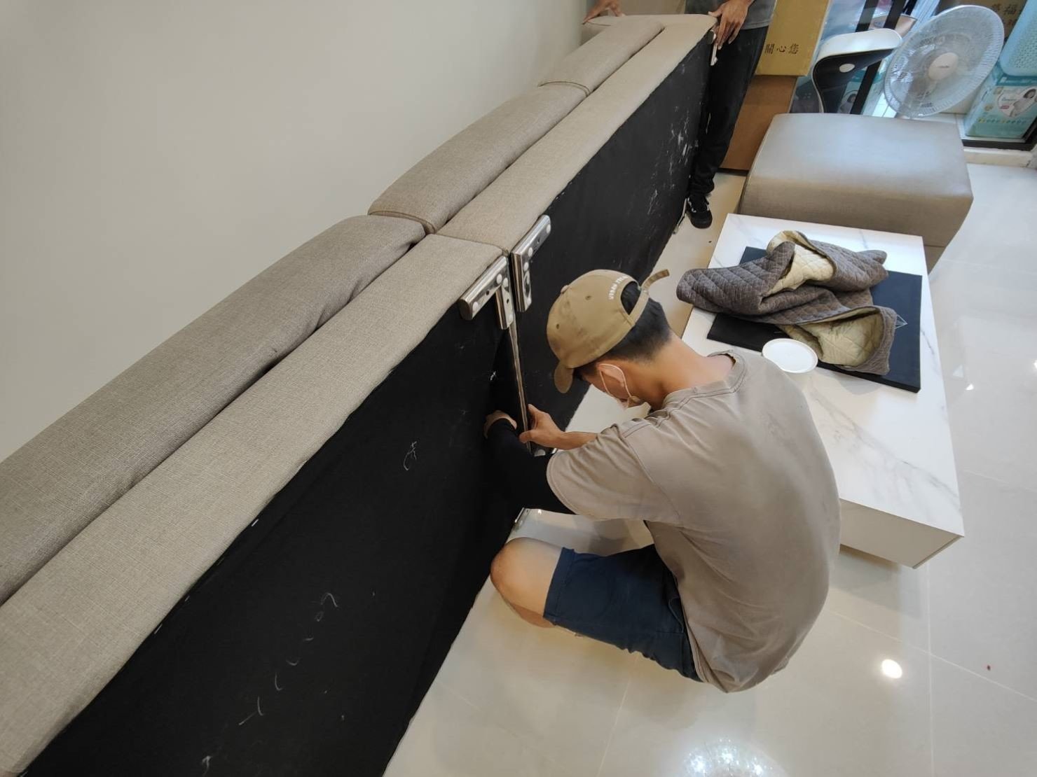 搬家具、冰箱搬運、基隆搬家、搬家電、床墊搬運、搬衣櫃、搬大型家具、搬公司行號、家庭搬家、搬鋼琴、搬工計時、人工搬運、搬運、搬家紙箱,針對顧客都秉持以用心實在專業搬家技巧,搬家實在用心值得您的信賴與選擇。【榮福搬家公司】搬家首選、搬家公司推薦:優質搬家,包裝搬運「細膩包裝、專業搬運、用心服務、以客為尊」是榮福搬家公司的宗旨與精神。歡迎立即來電02-2651-2727專人服務。系統式家具拆裝找專業的榮福搬家就對了。 搬家具、冰箱搬運、基隆搬家、搬家電、床墊搬運、搬衣櫃、搬大型家具、搬公司行號、家庭搬家、搬鋼琴、搬工計時、人工搬運、搬運、搬家紙箱,針對顧客都秉持以用心實在專業搬家技巧,搬家實在用心值得您的信賴與選擇。【榮福搬家公司】搬家首選、搬家公司推薦:優質搬家,包裝搬運「細膩包裝、專業搬運、用心服務、以客為尊」是榮福搬家公司的宗旨與精神。歡迎立即來電02-2651-2727專人服務。系統式家具拆裝找專業的榮福搬家就對了。