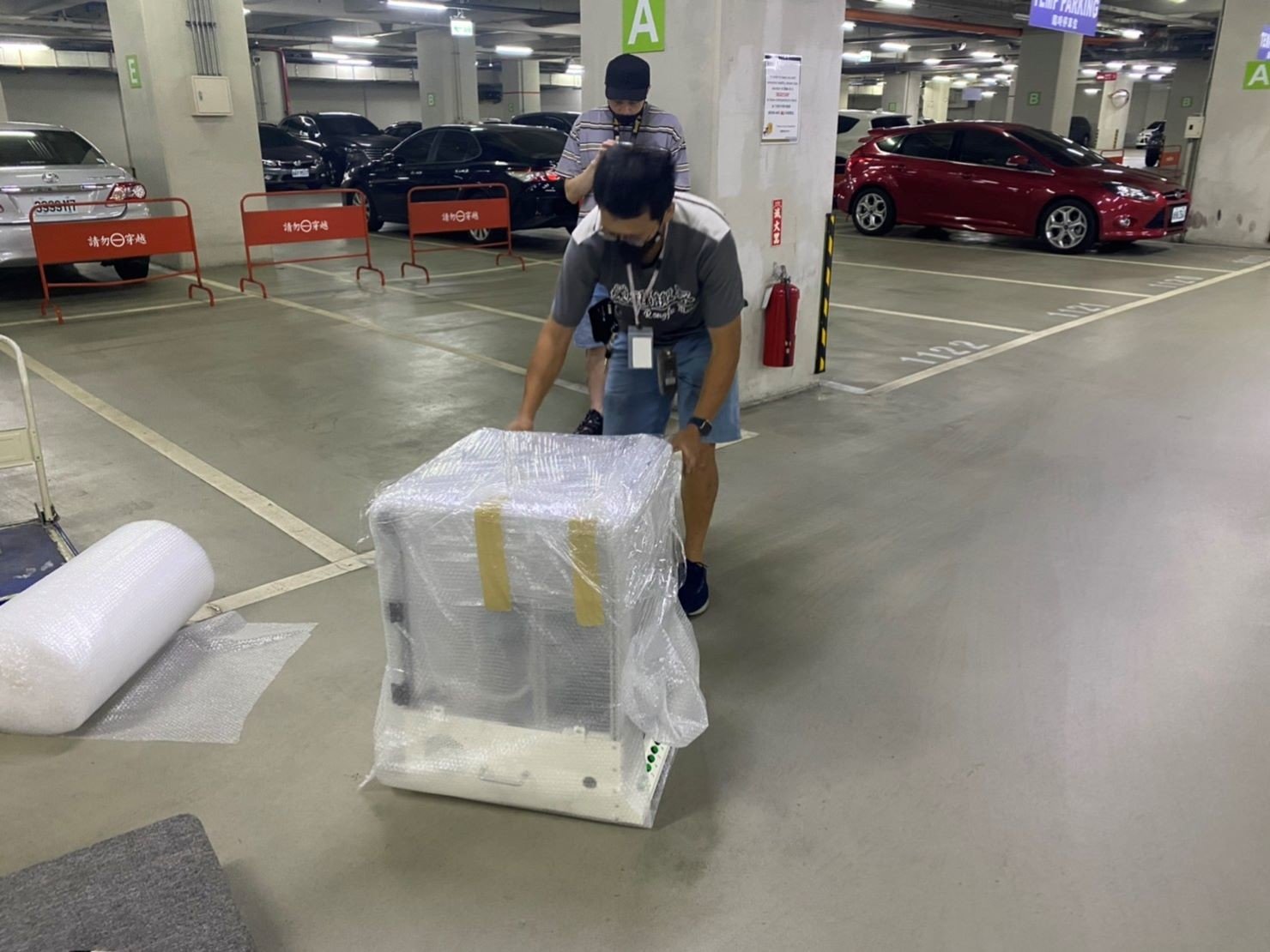 專人打包、搬家公司推薦、新北搬家公司推薦【榮福搬家公司】基隆搬家、南港搬家、桃園搬家公司推薦、家庭搬家、精密儀器搬運、精密儀器包裝、精緻搬家、精緻包裝、裝箱打包、跨縣市搬家、搬工計時、人工搬運、床墊搬運、冰箱搬運、搬家具、單件搬運、單一物件搬運、藝術品包裝、藝術品搬運、搬家首選、吊掛搬運、吊家具搬運、搬家紙箱、氣泡捲、膠膜、黃色透明膠帶、大型家具搬運、紅酒瓶精緻包裝、紅酒櫃包裝、台北搬家公司推薦:大台北搬家,精緻包裝搬運「細膩包裝、專業搬運、用心服務、以客為尊」是榮福搬家公司的宗旨與精神。歡迎立即來電02-2651-2727專人服務。 專人打包、搬家公司推薦、新北搬家公司推薦【榮福搬家公司】基隆搬家、南港搬家、桃園搬家公司推薦、家庭搬家、精密儀器搬運、精密儀器包裝、精緻搬家、精緻包裝、裝箱打包、跨縣市搬家、搬工計時、人工搬運、床墊搬運、冰箱搬運、搬家具、單件搬運、單一物件搬運、藝術品包裝、藝術品搬運、搬家首選、吊掛搬運、吊家具搬運、搬家紙箱、氣泡捲、膠膜、黃色透明膠帶、大型家具搬運、紅酒瓶精緻包裝、紅酒櫃包裝、台北搬家公司推薦:大台北搬家,精緻包裝搬運「細膩包裝、專業搬運、用心服務、以客為尊」是榮福搬家公司的宗旨與精神。歡迎立即來電02-2651-2727專人服務。