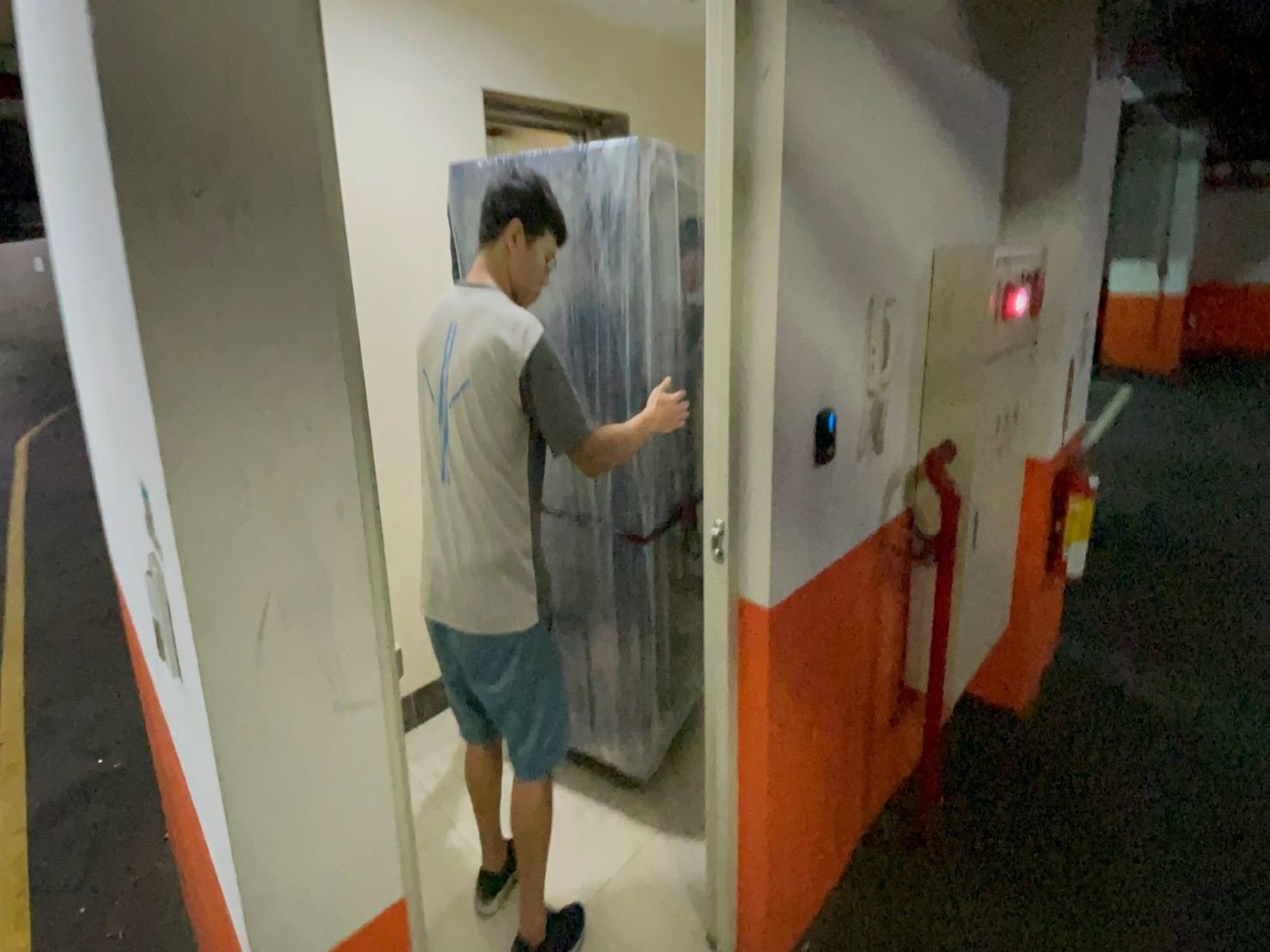 搬家公司推薦、新北搬家推薦【榮福搬家公司】南港搬家、精搬魚缸、桃園搬家公司推薦、台北搬家公司推薦、廢棄家具處理、廢棄家具清運、家庭廢棄物清運、清運、搬家、家具垃圾清運、搬家具、冰箱搬運、基隆搬家、搬洗衣機、搬家電、床墊搬運、搬保險櫃、搬金庫、搬公司行號、跨縣市搬家、家庭搬家、搬家首選、搬鋼琴、搬工、搬運、搬家紙箱,針對顧客都秉持以用心實在專業搬家技巧,搬家實在用心值得您的信賴與選擇。歡迎來電咨詢02-2651-2727,榮福搬家有專員立即為您服務。 搬家公司推薦、新北搬家推薦【榮福搬家公司】南港搬家、精搬魚缸、桃園搬家公司推薦、台北搬家公司推薦、廢棄家具處理、廢棄家具清運、家庭廢棄物清運、清運、搬家、家具垃圾清運、搬家具、冰箱搬運、基隆搬家、搬洗衣機、搬家電、床墊搬運、搬保險櫃、搬金庫、搬公司行號、跨縣市搬家、家庭搬家、搬家首選、搬鋼琴、搬工、搬運、搬家紙箱,針對顧客都秉持以用心實在專業搬家技巧,搬家實在用心值得您的信賴與選擇。歡迎來電咨詢02-2651-2727,榮福搬家有專員立即為您服務。