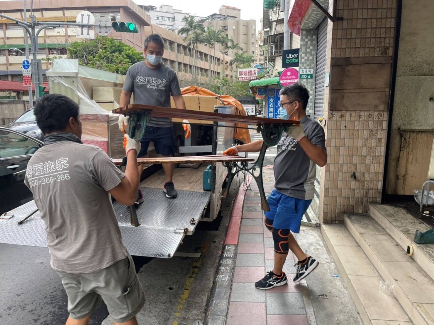 搬家公司推薦、新北搬家推薦【榮福搬家公司】南港搬家、桃園搬家公司推薦、台北搬家公司推薦、搬垃圾處理、廢棄物清運、廢棄物處理、搬運廢棄物、家具垃圾處理、營業用冰箱廢棄、早餐店吧台清運廢棄、臥室冰箱清運廢棄、清運、搬家具、冰箱搬運、基隆搬家、搬家電、床墊搬運、搬衣櫃、搬大型家具、搬公司行號、家庭搬家、搬鋼琴、搬工計時、人工搬運、搬運、搬家紙箱,針對顧客都秉持以用心實在專業搬家技巧,搬家實在用心值得您的信賴與選擇。歡迎來電咨詢02-2651-2727,榮福搬家有專員立即為您服務。 搬家公司推薦、新北搬家推薦【榮福搬家公司】南港搬家、桃園搬家公司推薦、台北搬家公司推薦、搬垃圾處理、廢棄物清運、廢棄物處理、搬運廢棄物、家具垃圾處理、營業用冰箱廢棄、早餐店吧台清運廢棄、臥室冰箱清運廢棄、清運、搬家具、冰箱搬運、基隆搬家、搬家電、床墊搬運、搬衣櫃、搬大型家具、搬公司行號、家庭搬家、搬鋼琴、搬工計時、人工搬運、搬運、搬家紙箱,針對顧客都秉持以用心實在專業搬家技巧,搬家實在用心值得您的信賴與選擇。歡迎來電咨詢02-2651-2727,榮福搬家有專員立即為您服務。
