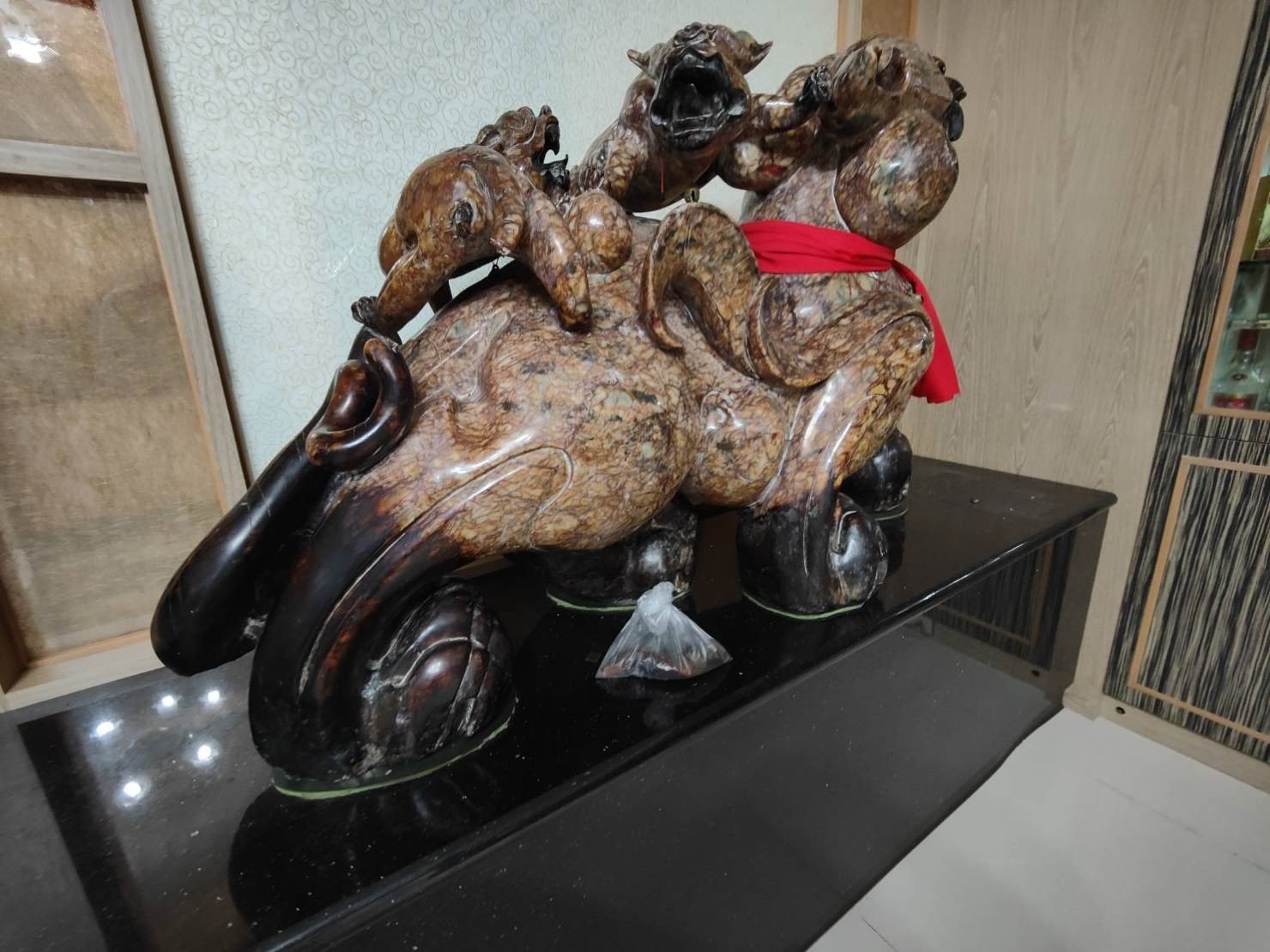 搬家首選【榮福搬家公司】石雕刻品、木雕神像、木雕刻藝術品、玉雕藝術品、大型玉雕貔貅、大型招財招擺件、破百公斤大型玉雕物件、藝術品店搬運、大型玉雕馬、跨縣市搬家、搬工計時、搬家具、搬家首選、特殊重物搬運、用心防護、精緻包裝、搬重物技巧、新北搬家公司推薦、搬家車、搬家公司、基隆搬家、南港搬家、桃園搬家公司推薦、台北搬家公司推薦:大台北搬家,精緻包裝搬運「細膩包裝、專業搬運、用心服務、以客為尊」是榮福搬家公司的宗旨與精神。歡迎立即來電02-2651-2727專人服務。 搬家首選【榮福搬家公司】石雕刻品、木雕神像、木雕刻藝術品、玉雕藝術品、大型玉雕貔貅、大型招財招擺件、破百公斤大型玉雕物件、藝術品店搬運、大型玉雕馬、跨縣市搬家、搬工計時、搬家具、搬家首選、特殊重物搬運、用心防護、精緻包裝、搬重物技巧、新北搬家公司推薦、搬家車、搬家公司、基隆搬家、南港搬家、桃園搬家公司推薦、台北搬家公司推薦:大台北搬家,精緻包裝搬運「細膩包裝、專業搬運、用心服務、以客為尊」是榮福搬家公司的宗旨與精神。歡迎立即來電02-2651-2727專人服務。