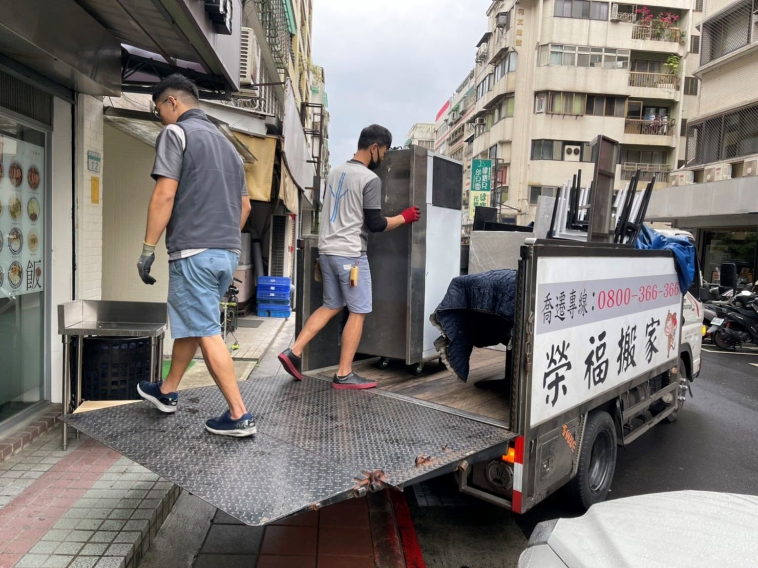 搬家公司推薦、台北搬家推薦【榮福搬家公司】南港搬家、桃園搬家公司推薦、新北搬家公司推薦、企業搬運服務、搬公司行號、廠房遷移、公司行號搬遷、政府機關搬遷、百貨專櫃遷移、學校單位搬遷、廚房設備搬運、搬冰箱、廚具搬運、重物搬運、精緻包裝、家庭搬家、搬鋼琴、搬工,針對顧客都秉持以用心實在專業搬家技巧,搬家實在用心值得您的信賴與選擇。歡迎來電咨詢02-2651-2727,榮福搬家有專員立即為您服務。 搬家公司推薦、台北搬家推薦【榮福搬家公司】南港搬家、桃園搬家公司推薦、新北搬家公司推薦、企業搬運服務、搬公司行號、廠房遷移、公司行號搬遷、政府機關搬遷、百貨專櫃遷移、學校單位搬遷、廚房設備搬運、搬冰箱、廚具搬運、重物搬運、精緻包裝、家庭搬家、搬鋼琴、搬工,針對顧客都秉持以用心實在專業搬家技巧,搬家實在用心值得您的信賴與選擇。歡迎來電咨詢02-2651-2727,榮福搬家有專員立即為您服務。