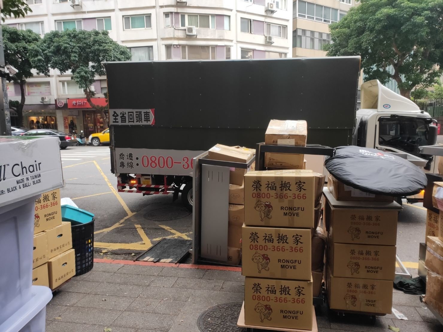 搬家公司推薦、台北搬家推薦【榮福搬家公司】南港搬家、桃園搬家公司推薦、新北搬家公司推薦、企業搬運服務、搬公司行號、廠房遷移、屏風拆裝、公司行號搬遷、政府機關搬遷、百貨專櫃遷移、學校單位搬遷、雜貨店搬遷、精緻包裝、家庭搬家、搬鋼琴、搬工、搬家公司紙箱、黃色膠帶、搬家估價、基隆搬家、家具拆裝、搬家具,針對顧客都秉持以用心實在專業搬家技巧,搬家實在用心值得您的信賴與選擇。歡迎來電咨詢02-2651-2727,榮福搬家有專員立即為您服務。 搬家公司推薦、台北搬家推薦【榮福搬家公司】南港搬家、桃園搬家公司推薦、新北搬家公司推薦、企業搬運服務、搬公司行號、廠房遷移、屏風拆裝、公司行號搬遷、政府機關搬遷、百貨專櫃遷移、學校單位搬遷、雜貨店搬遷、精緻包裝、家庭搬家、搬鋼琴、搬工、搬家公司紙箱、黃色膠帶、搬家估價、基隆搬家、家具拆裝、搬家具,針對顧客都秉持以用心實在專業搬家技巧,搬家實在用心值得您的信賴與選擇。歡迎來電咨詢02-2651-2727,榮福搬家有專員立即為您服務。
