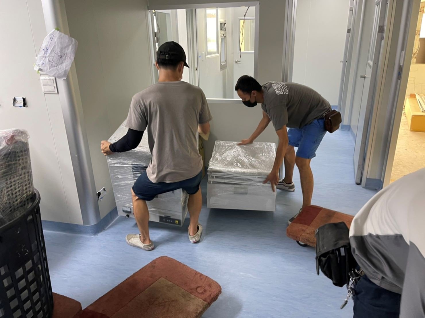 特殊重物搬運、專搬重物、特殊搬運、搬生醫設備【榮福搬家公司】搬披薩窯、精搬金庫、搬保險櫃、鋼琴搬運、按摩椅搬運、搬醫療床、電動床搬運、精搬魚缸、搬魚缸、跨縣市搬家、搬工計時、人工搬運、搬直立式冷凍櫃、搬超低溫冰箱、負86度超低溫冰箱搬運、營業用冰箱搬運、搬機械設備、各式機台搬運、精密儀器、臥室工作檯冰箱、實驗室設備、廚房大型設備搬運、搬營業用製冰機、烘焙設備搬運、搬營業用烤箱、廠房遷移、店面搬遷,實驗室搬遷、搬家首選、吊車吊掛搬運、吊家具搬運、台北搬家公司推薦:大台北搬家,精緻包裝搬運「細膩包裝、專業搬運、用心服務、以客為尊」是榮福搬家公司的宗旨與精神。歡迎立即來電02-2651-2727專人服務。 特殊重物搬運、專搬重物、特殊搬運、搬生醫設備【榮福搬家公司】搬披薩窯、精搬金庫、搬保險櫃、鋼琴搬運、按摩椅搬運、搬醫療床、電動床搬運、精搬魚缸、搬魚缸、跨縣市搬家、搬工計時、人工搬運、搬直立式冷凍櫃、搬超低溫冰箱、負86度超低溫冰箱搬運、營業用冰箱搬運、搬機械設備、各式機台搬運、精密儀器、臥室工作檯冰箱、實驗室設備、廚房大型設備搬運、搬營業用製冰機、烘焙設備搬運、搬營業用烤箱、廠房遷移、店面搬遷,實驗室搬遷、搬家首選、吊車吊掛搬運、吊家具搬運、台北搬家公司推薦:大台北搬家,精緻包裝搬運「細膩包裝、專業搬運、用心服務、以客為尊」是榮福搬家公司的宗旨與精神。歡迎立即來電02-2651-2727專人服務。