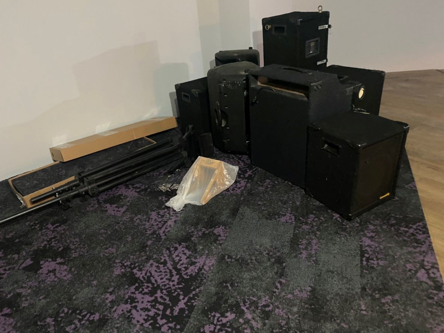 搬店面【店面搬遷】搬器具、口碑第一、台北搬家推薦:榮福搬家公司搬店面,針對各行各業店面搬運,我們將以最高品質的搬運方式、細膩包袱器具及搬店面所需的專業資歷,為業主們服務針對營業用冰箱、廚具設備、精密儀器等都竭盡所能。 搬店面【店面搬遷】搬器具、口碑第一、台北搬家推薦:榮福搬家公司搬店面,針對各行各業店面搬運,我們將以最高品質的搬運方式、細膩包袱器具及搬店面所需的專業資歷,為業主們服務針對營業用冰箱、廚具設備、精密儀器等都竭盡所能。