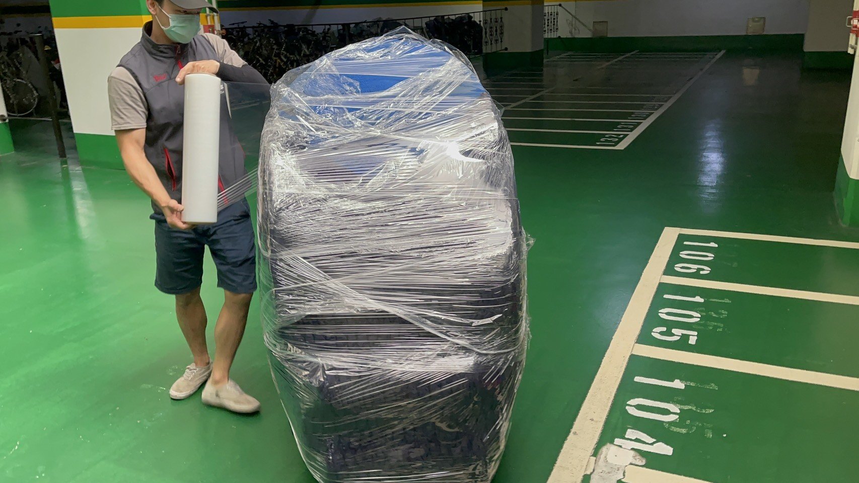 搬重物、重物搬運實錄【榮福搬家公司】搬按摩椅、搬電動床、搬醫療床、搬洗衣機、搬披薩窯、精搬金庫、搬保險櫃、精搬魚缸、精搬鋼琴、跨縣市搬家、搬工派遣、搬運、床墊搬運、冰箱搬運、搬家具、搬家首選、吊掛搬運、吊家具搬運、特殊重物搬運、專搬重物、新北搬家推薦、搬家公司、基隆搬家、南港搬家、桃園搬家公司、台北搬家公司推薦:大台北搬家,精緻包裝搬運「細膩包裝、專業搬運、用心服務、以客為尊」是榮福搬家公司的宗旨與精神。歡迎立即來電02-2651-2727專人服務。 搬重物、重物搬運實錄【榮福搬家公司】搬按摩椅、搬電動床、搬醫療床、搬洗衣機、搬披薩窯、精搬金庫、搬保險櫃、精搬魚缸、精搬鋼琴、跨縣市搬家、搬工派遣、搬運、床墊搬運、冰箱搬運、搬家具、搬家首選、吊掛搬運、吊家具搬運、特殊重物搬運、專搬重物、新北搬家推薦、搬家公司、基隆搬家、南港搬家、桃園搬家公司、台北搬家公司推薦:大台北搬家,精緻包裝搬運「細膩包裝、專業搬運、用心服務、以客為尊」是榮福搬家公司的宗旨與精神。歡迎立即來電02-2651-2727專人服務。