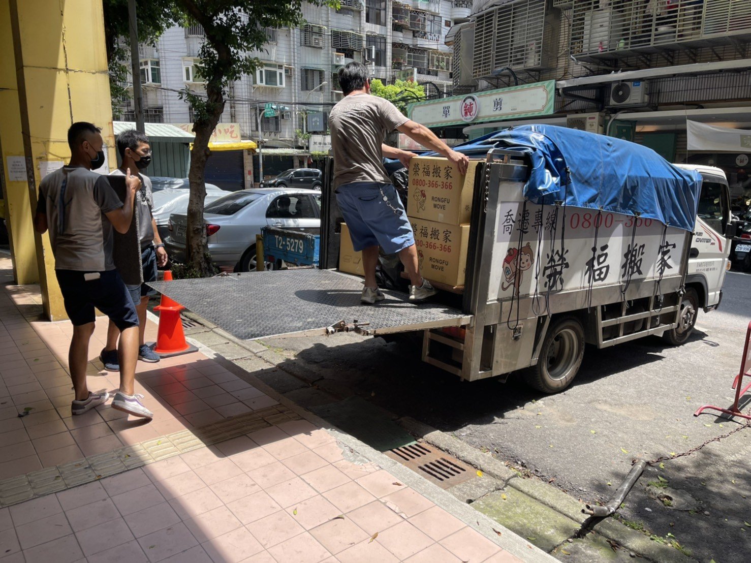 搬家公司推薦、新北搬家推薦【榮福搬家公司】南港搬家、桃園搬家公司推薦、台北搬家公司推薦、搬家具、冰箱搬運、基隆搬家、搬家電、床墊搬運、倉儲搬運、沙發搬運、搬茶几、床組拆裝、衣櫃拆裝、衣櫃搬運、洗衣機搬運、搬運餐桌、搬按摩椅、單件家具運送、跨縣市搬家、吊車搬家、吊車搬運、吊掛家具搬運、無痛搬家、大型家具搬運、家庭搬家、搬鋼琴、搬工計時、搬工服務、人力搬運、搬運、搬家紙箱,針對顧客都秉持以用心實在專業搬家技巧,搬家實在用心值得您的信賴與選擇。歡迎來電咨詢02-2651-2727,榮福搬家有專員立即為您服務。 搬家公司推薦、新北搬家推薦【榮福搬家公司】南港搬家、桃園搬家公司推薦、台北搬家公司推薦、搬家具、冰箱搬運、基隆搬家、搬家電、床墊搬運、倉儲搬運、沙發搬運、搬茶几、床組拆裝、衣櫃拆裝、衣櫃搬運、洗衣機搬運、搬運餐桌、搬按摩椅、單件家具運送、跨縣市搬家、吊車搬家、吊車搬運、吊掛家具搬運、無痛搬家、大型家具搬運、家庭搬家、搬鋼琴、搬工計時、搬工服務、人力搬運、搬運、搬家紙箱,針對顧客都秉持以用心實在專業搬家技巧,搬家實在用心值得您的信賴與選擇。歡迎來電咨詢02-2651-2727,榮福搬家有專員立即為您服務。