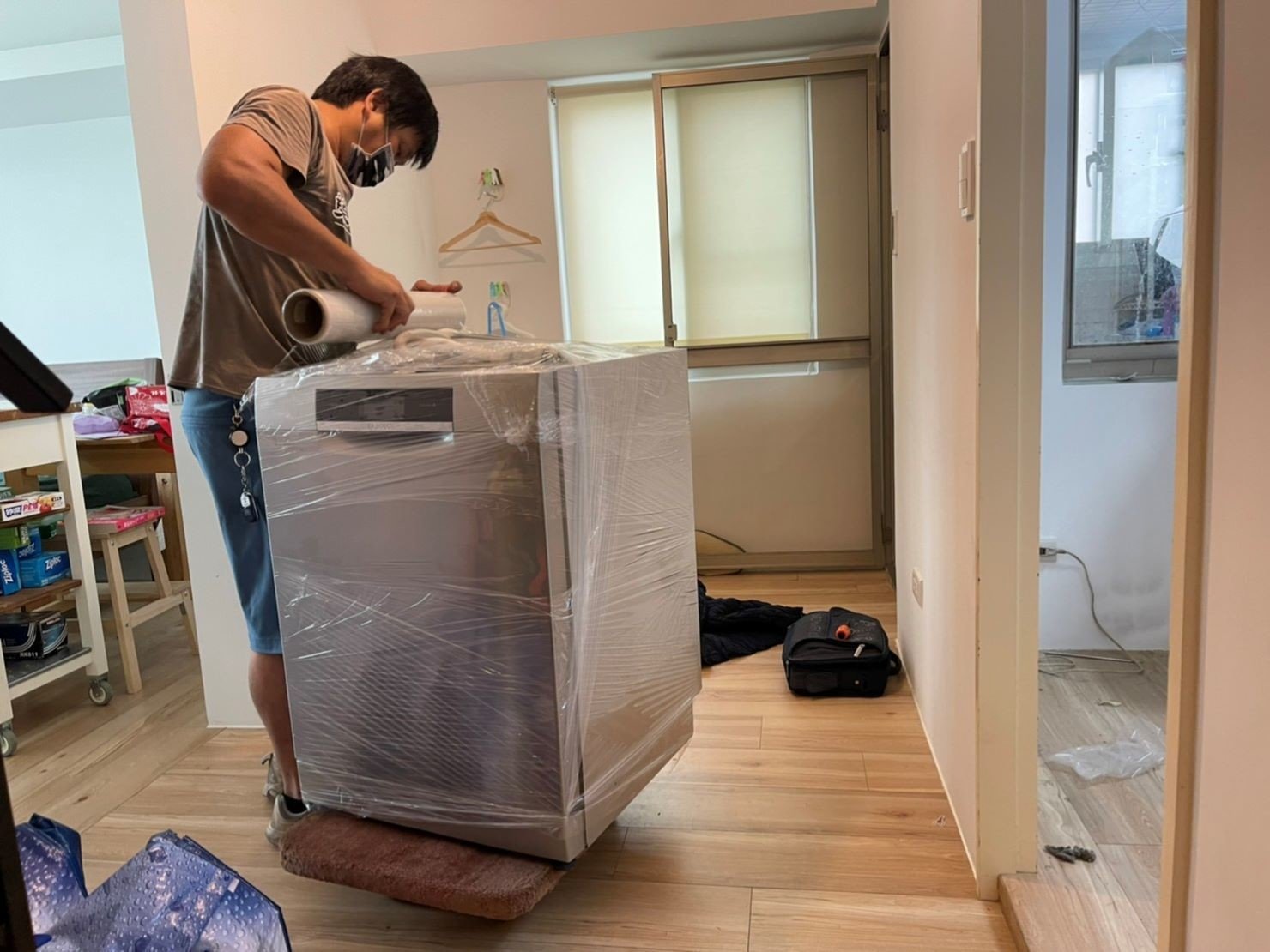只需搬一件家具?搬運單一家具【榮福搬家公司】洗脫烘三合一洗衣機,LG雙能洗,洗碗機、烘碗機、沙發、冰箱、家庭搬家、跨縣市搬家、搬工計時、搬家具、搬家首選、特殊重物搬運、專搬重物、搬重物技巧、新北搬家公司推薦、搬家車、搬家公司、基隆搬家、南港搬家、桃園搬家公司推薦、台北搬家公司推薦:大台北搬家,精緻包裝搬運「細膩包裝、專業搬運、用心服務、以客為尊」是榮福搬家公司的宗旨與精神。歡迎立即來電02-2651-2727專人服務。 只需搬一件家具?搬運單一家具【榮福搬家公司】洗脫烘三合一洗衣機,LG雙能洗,洗碗機、烘碗機、沙發、冰箱、家庭搬家、跨縣市搬家、搬工計時、搬家具、搬家首選、特殊重物搬運、專搬重物、搬重物技巧、新北搬家公司推薦、搬家車、搬家公司、基隆搬家、南港搬家、桃園搬家公司推薦、台北搬家公司推薦:大台北搬家,精緻包裝搬運「細膩包裝、專業搬運、用心服務、以客為尊」是榮福搬家公司的宗旨與精神。歡迎立即來電02-2651-2727專人服務。