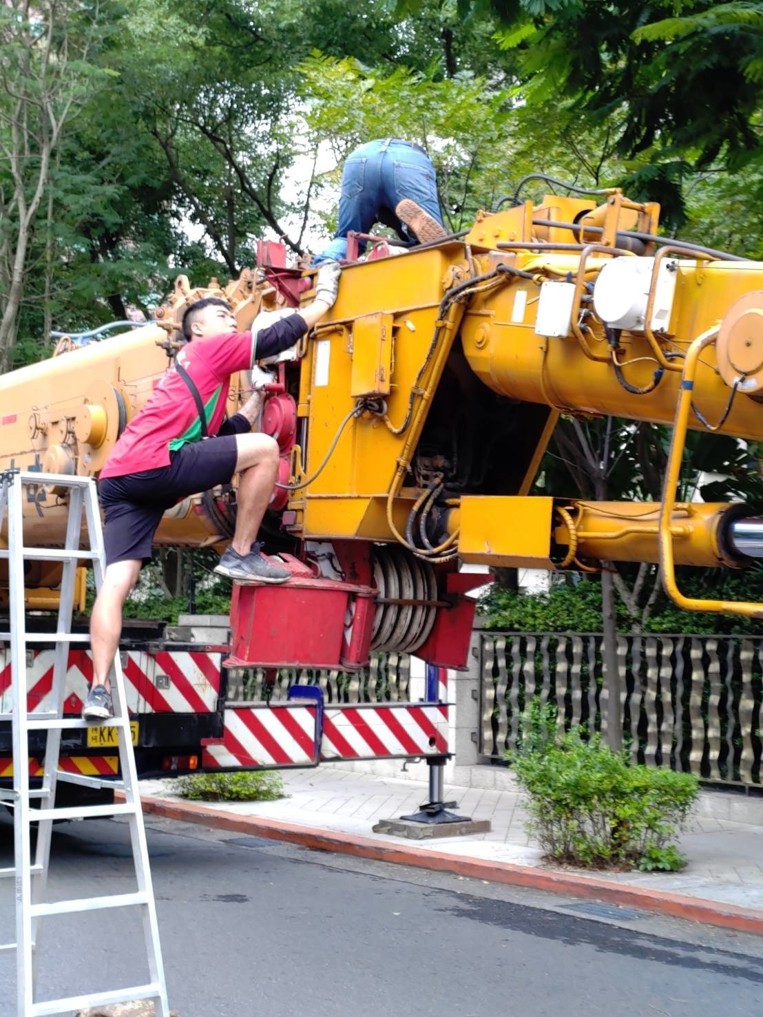 搬家公司推薦【榮福搬家公司】跨縣搬家、搬家首選、吊掛搬運、吊家具搬運、台北搬家公司推薦:大台北搬家,精緻包裝搬運「細膩包裝、專業搬運、用心服務、以客為尊」是榮福搬家公司的宗旨與精神。歡迎立即來電02-2651-2727專人服務。 搬家公司推薦【榮福搬家公司】跨縣搬家、搬家首選、吊掛搬運、吊家具搬運、台北搬家公司推薦:大台北搬家,精緻包裝搬運「細膩包裝、專業搬運、用心服務、以客為尊」是榮福搬家公司的宗旨與精神。歡迎立即來電02-2651-2727專人服務。