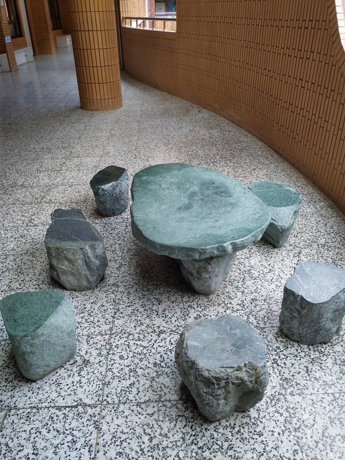搬庭園造景設計景觀石桌椅【榮福搬家公司】石墩搬運、搬石桌椅、搬石頭桌椅、搬重物藝術品、搬家首選、吊掛搬運、吊家具搬運、特殊重物搬運、專搬重物、新北搬家推薦、搬家公司、基隆搬家、南港搬家、桃園搬家、板橋搬家、桃園搬家公司、台北搬家公司推薦、大台北搬家,各項搬家、搬運「細膩包裝、專業搬家及搬運、用心服務、以客為尊」是榮福搬家公司的宗旨與精神。歡迎立即來電02-2651-2727專人服務。 搬庭園造景設計景觀石桌椅【榮福搬家公司】石墩搬運、搬石桌椅、搬石頭桌椅、搬重物藝術品、搬家首選、吊掛搬運、吊家具搬運、特殊重物搬運、專搬重物、新北搬家推薦、搬家公司、基隆搬家、南港搬家、桃園搬家、板橋搬家、桃園搬家公司、台北搬家公司推薦、大台北搬家,各項搬家、搬運「細膩包裝、專業搬家及搬運、用心服務、以客為尊」是榮福搬家公司的宗旨與精神。歡迎立即來電02-2651-2727專人服務。