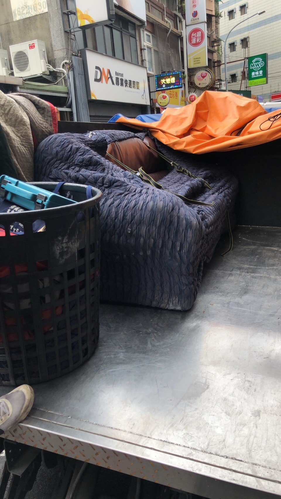 搬家公司推薦【榮福搬家公司】精搬魚缸、跨縣搬家、搬冰箱、搬家具、搬家首選、吊掛搬運、吊家具搬運、台北搬家公司推薦:大台北搬家,精緻包裝搬運「細膩包裝、專業搬運、用心服務、以客為尊」是榮福搬家公司的宗旨與精神。歡迎立即來電02-2651-2727專人服務。 搬家公司推薦【榮福搬家公司】精搬魚缸、跨縣搬家、搬冰箱、搬家具、搬家首選、吊掛搬運、吊家具搬運、台北搬家公司推薦:大台北搬家,精緻包裝搬運「細膩包裝、專業搬運、用心服務、以客為尊」是榮福搬家公司的宗旨與精神。歡迎立即來電02-2651-2727專人服務。
