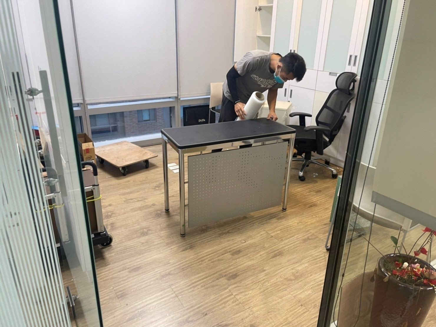 搬家公司推薦、台北搬家推薦【榮福搬家公司】搬遷估價、南港搬家、桃園搬家公司推薦、新北搬家公司推薦、基隆搬家、搬沙發、搬保險箱、金庫搬運、搬活動櫃、搬公文櫃、搬保密櫃、搬辦公桌、旋轉椅、辦公椅、搬資料櫃、辦公室遷移、搬會客桌、碎紙機、印表機、搬玻璃櫥櫃、會議桌搬運、OA屏風拆裝、事務機搬運、搬電腦設備、公司行號搬遷、政府機關搬遷、學校單位搬遷、精緻包裝、搬家紙箱、搬鐵櫃、搬保密文件、保密文件銷毀、搬工計時、搬工服務、人力搬運,針對顧客都秉持以用心實在專業搬家技巧,搬家實在用心值得您的信賴與選擇。歡迎來電咨詢02-2651-2727,榮福搬家有專員立即為您服務。 搬家公司推薦、台北搬家推薦【榮福搬家公司】搬遷估價、南港搬家、桃園搬家公司推薦、新北搬家公司推薦、基隆搬家、搬沙發、搬保險箱、金庫搬運、搬活動櫃、搬公文櫃、搬保密櫃、搬辦公桌、旋轉椅、辦公椅、搬資料櫃、辦公室遷移、搬會客桌、碎紙機、印表機、搬玻璃櫥櫃、會議桌搬運、OA屏風拆裝、事務機搬運、搬電腦設備、公司行號搬遷、政府機關搬遷、學校單位搬遷、精緻包裝、搬家紙箱、搬鐵櫃、搬保密文件、保密文件銷毀、搬工計時、搬工服務、人力搬運,針對顧客都秉持以用心實在專業搬家技巧,搬家實在用心值得您的信賴與選擇。歡迎來電咨詢02-2651-2727,榮福搬家有專員立即為您服務。
