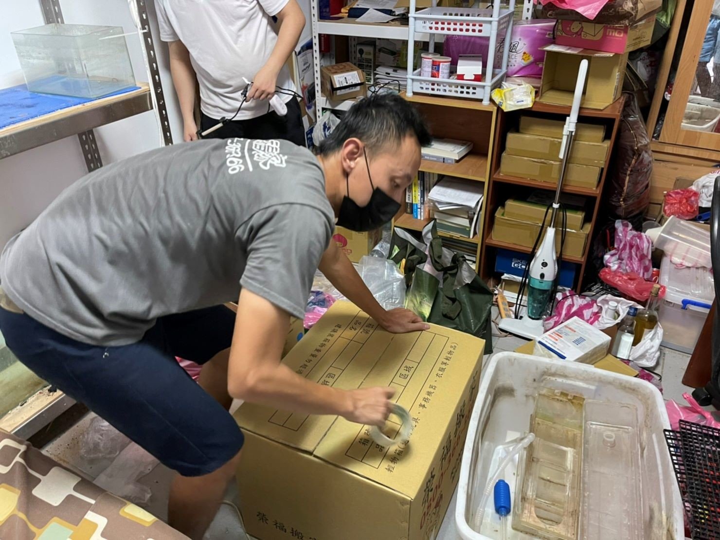 搬家首選、搬家公司推薦、新北搬家公司推薦【榮福搬家公司】精緻搬家、精緻包裝、專人到府裝箱打包、搬家打包、無痛搬家、紙箱搬家、南港搬家、桃園搬家公司推薦、台北搬家、搬家具、冰箱搬運、搬洗衣機、基隆搬家、搬大型家電、床墊搬運、搬queen size床、沙發搬運、搬餐桌椅、茶几搬運、搬衣櫃、搬公司行號、家庭搬家、鋼琴搬運、搬醫療床、搬按摩椅、跨縣市搬家、搬神明桌、搬工計時、搬工服務、人力搬運、搬運、單件家具運送、搬家紙箱、黃色膠帶、氣泡紙、搬家車、搬家估價、搬家公司費用計算,針對顧客都秉持以用心實在專業搬家技巧,搬家實在用心值得您的信賴與選擇。「細膩包裝、專業搬運、用心服務、以客為尊」是榮福搬家公司的宗旨與精神。歡迎立即來電02-2651-2727專人服務。系統式家具拆裝找專業的榮福搬家就對了。 搬家首選、搬家公司推薦、新北搬家公司推薦【榮福搬家公司】精緻搬家、精緻包裝、專人到府裝箱打包、搬家打包、無痛搬家、紙箱搬家、南港搬家、桃園搬家公司推薦、台北搬家、搬家具、冰箱搬運、搬洗衣機、基隆搬家、搬大型家電、床墊搬運、搬queen size床、沙發搬運、搬餐桌椅、茶几搬運、搬衣櫃、搬公司行號、家庭搬家、鋼琴搬運、搬醫療床、搬按摩椅、跨縣市搬家、搬神明桌、搬工計時、搬工服務、人力搬運、搬運、單件家具運送、搬家紙箱、黃色膠帶、氣泡紙、搬家車、搬家估價、搬家公司費用計算,針對顧客都秉持以用心實在專業搬家技巧,搬家實在用心值得您的信賴與選擇。「細膩包裝、專業搬運、用心服務、以客為尊」是榮福搬家公司的宗旨與精神。歡迎立即來電02-2651-2727專人服務。系統式家具拆裝找專業的榮福搬家就對了。