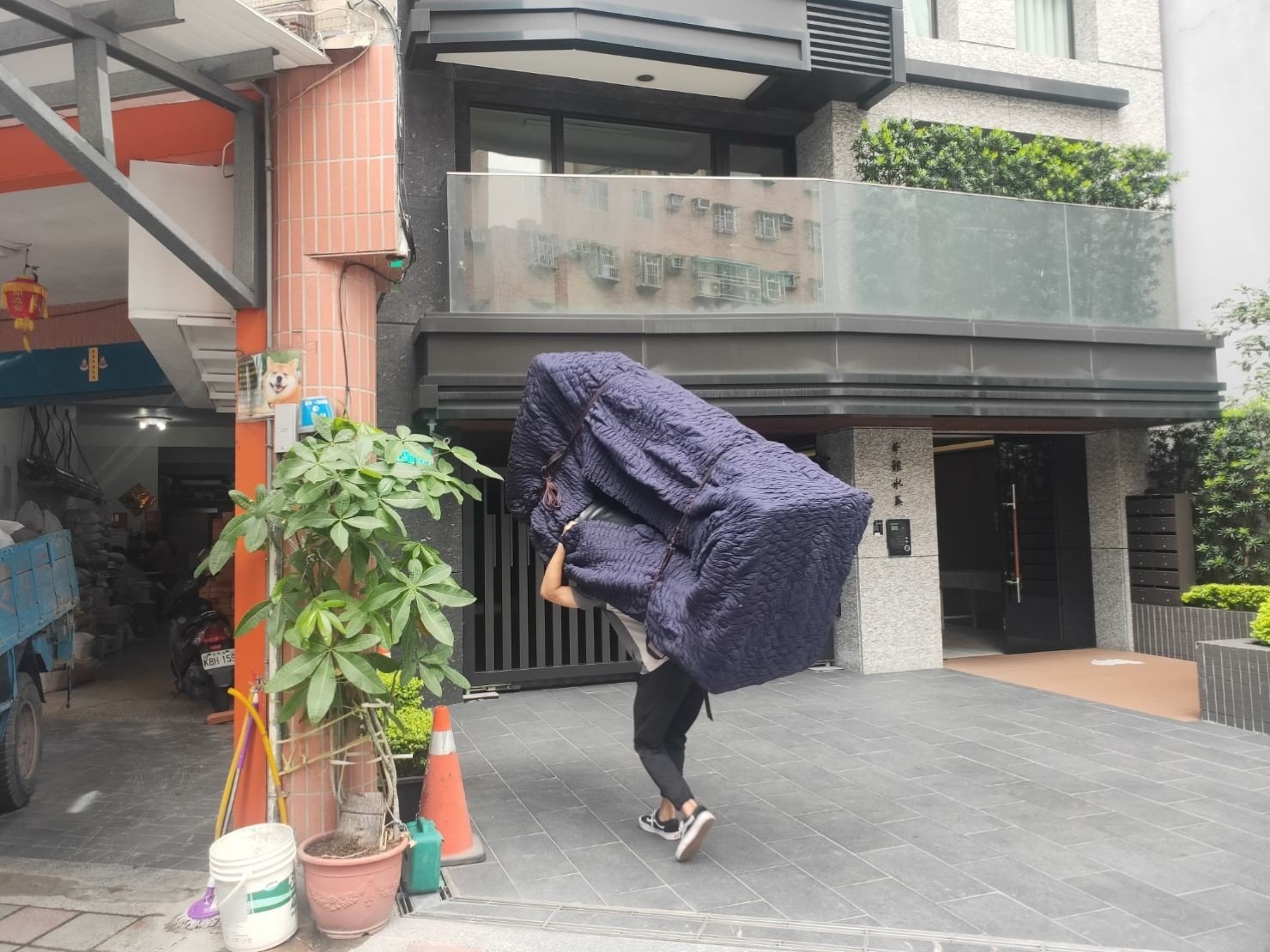 搬家公司推薦、新北搬家公司推薦【榮福搬家公司】搬家首選、家具拆裝服務、系統家具拆裝、搬掀床、拆裝系統櫃、拆裝系統床組、南港搬家、桃園搬家公司推薦、台北搬家公司推薦、搬家好口碑、搬家好評推薦、搬家具、冰箱搬運、搬衣櫃、搬沙發、搬洗衣機、單件家具運送、基隆搬家、搬家電、床墊搬運、搬公司行號、家庭搬家、精緻搬家、精緻包裝、特殊重物搬運、跨縣市搬家、搬鋼琴、搬工計時、搬工服務、人力搬運、搬運、搬按摩椅、搬醫療床、搬家估價、搬家紙箱,針對顧客都秉持以用心實在專業搬家技巧,搬家實在用心值得您的信賴與選擇。歡迎來電咨詢02-2651-2727,榮福搬家有專員立即為您服務。系統式家具拆裝找專業的榮福搬家就對了 搬家公司推薦、新北搬家公司推薦【榮福搬家公司】搬家首選、家具拆裝服務、系統家具拆裝、搬掀床、拆裝系統櫃、拆裝系統床組、南港搬家、桃園搬家公司推薦、台北搬家公司推薦、搬家好口碑、搬家好評推薦、搬家具、冰箱搬運、搬衣櫃、搬沙發、搬洗衣機、單件家具運送、基隆搬家、搬家電、床墊搬運、搬公司行號、家庭搬家、精緻搬家、精緻包裝、特殊重物搬運、跨縣市搬家、搬鋼琴、搬工計時、搬工服務、人力搬運、搬運、搬按摩椅、搬醫療床、搬家估價、搬家紙箱,針對顧客都秉持以用心實在專業搬家技巧,搬家實在用心值得您的信賴與選擇。歡迎來電咨詢02-2651-2727,榮福搬家有專員立即為您服務。系統式家具拆裝找專業的榮福搬家就對了