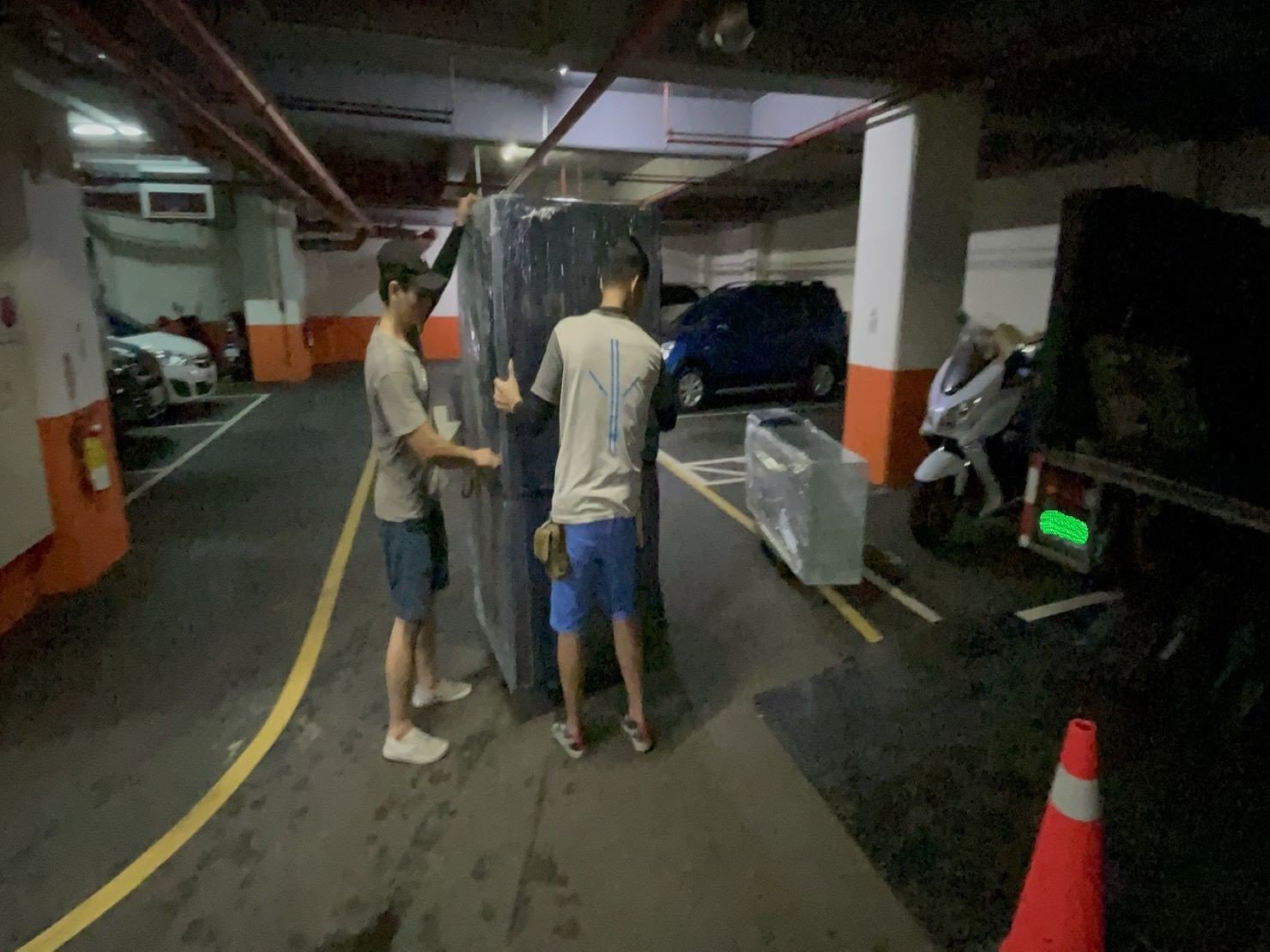 搬家公司推薦、新北搬家推薦【榮福搬家公司】南港搬家、精搬魚缸、桃園搬家公司推薦、台北搬家公司推薦、廢棄家具處理、廢棄家具清運、家庭廢棄物清運、清運、搬家、家具垃圾清運、搬家具、冰箱搬運、基隆搬家、搬洗衣機、搬家電、床墊搬運、搬保險櫃、搬金庫、搬公司行號、跨縣市搬家、家庭搬家、搬家首選、搬鋼琴、搬工、搬運、搬家紙箱,針對顧客都秉持以用心實在專業搬家技巧,搬家實在用心值得您的信賴與選擇。歡迎來電咨詢02-2651-2727,榮福搬家有專員立即為您服務。 搬家公司推薦、新北搬家推薦【榮福搬家公司】南港搬家、精搬魚缸、桃園搬家公司推薦、台北搬家公司推薦、廢棄家具處理、廢棄家具清運、家庭廢棄物清運、清運、搬家、家具垃圾清運、搬家具、冰箱搬運、基隆搬家、搬洗衣機、搬家電、床墊搬運、搬保險櫃、搬金庫、搬公司行號、跨縣市搬家、家庭搬家、搬家首選、搬鋼琴、搬工、搬運、搬家紙箱,針對顧客都秉持以用心實在專業搬家技巧,搬家實在用心值得您的信賴與選擇。歡迎來電咨詢02-2651-2727,榮福搬家有專員立即為您服務。