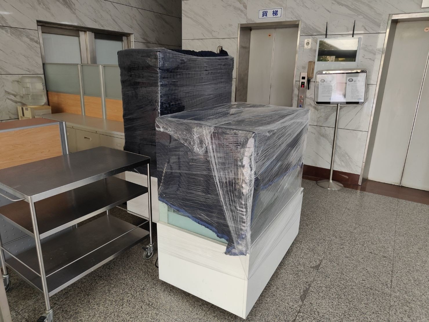 搬家公司推薦、新北搬家推薦【榮福搬家公司】南港搬家、桃園搬家公司推薦、台北搬家公司推薦、搬家具、冰箱搬運、基隆搬家、搬公司行號、搬工服務、人力搬運、搬運,大型烤箱,大型冰箱,臥式冰箱,食品冷藏展示櫃針對顧客都秉持以用心實在專業搬家技巧,搬家實在用心值得您的信賴與選擇。歡迎來電咨詢02-2651-2727,榮福搬家有專員立即為您服務。 搬家公司推薦、新北搬家推薦【榮福搬家公司】南港搬家、桃園搬家公司推薦、台北搬家公司推薦、搬家具、冰箱搬運、基隆搬家、搬公司行號、搬工服務、人力搬運、搬運,大型烤箱,大型冰箱,臥式冰箱,食品冷藏展示櫃針對顧客都秉持以用心實在專業搬家技巧,搬家實在用心值得您的信賴與選擇。歡迎來電咨詢02-2651-2727,榮福搬家有專員立即為您服務。