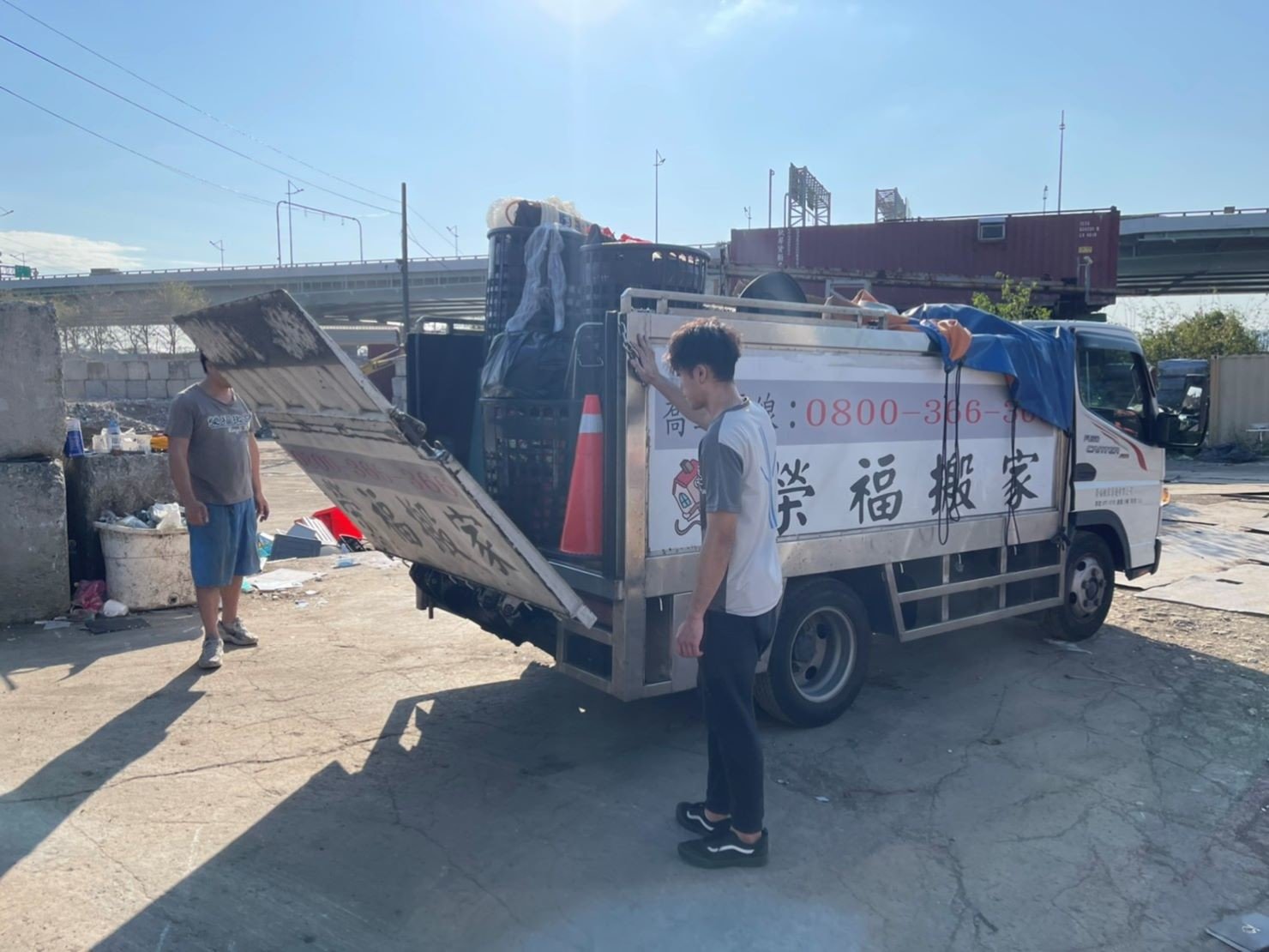 新北市垃圾清運、台北垃圾清運、不要的家具怎麼辦、搬家公司推薦、新北搬家推薦【榮福搬家公司】南港搬家、桃園搬家公司推薦、桃園大型垃圾、台北搬家公司推薦、搬垃圾處理、家庭廢棄物清運、廢棄物處理、搬運廢棄物、家具垃圾處理、清運、搬家具、冰箱搬運、基隆搬家、大型家電回收清運、床墊搬運、搬衣櫃、大型家具丟棄、搬公司行號、家庭垃圾清運公司、清垃圾、廢棄家具處理、廢棄家具清運、搬家車,針對顧客都秉持以用心實在專業搬家技巧,搬家實在用心值得您的信賴與選擇。歡迎來電咨詢02-2651-2727,榮福搬家有專員立即為您服務。 新北市垃圾清運、台北垃圾清運、不要的家具怎麼辦、搬家公司推薦、新北搬家推薦【榮福搬家公司】南港搬家、桃園搬家公司推薦、桃園大型垃圾、台北搬家公司推薦、搬垃圾處理、家庭廢棄物清運、廢棄物處理、搬運廢棄物、家具垃圾處理、清運、搬家具、冰箱搬運、基隆搬家、大型家電回收清運、床墊搬運、搬衣櫃、大型家具丟棄、搬公司行號、家庭垃圾清運公司、清垃圾、廢棄家具處理、廢棄家具清運、搬家車,針對顧客都秉持以用心實在專業搬家技巧,搬家實在用心值得您的信賴與選擇。歡迎來電咨詢02-2651-2727,榮福搬家有專員立即為您服務。