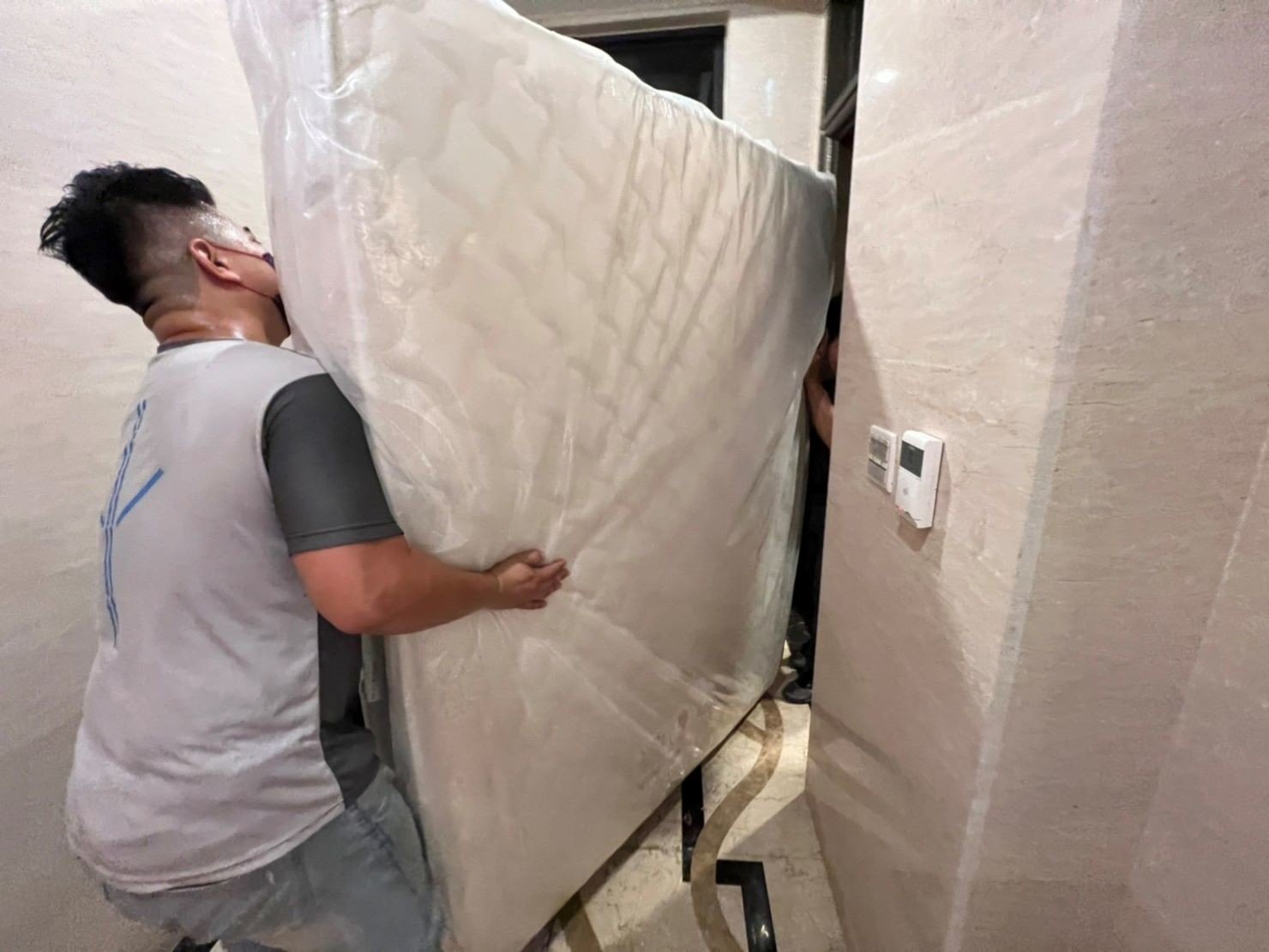 台北倉儲暫放精緻包裝∣南港倉儲暫放精緻包裝∣新北倉儲暫放精緻包裝∣雙北倉儲暫放精緻包裝∣汐止倉儲暫放精緻包裝∣中永和倉儲暫放精緻包裝∣板橋倉儲暫放精緻包裝∣五股倉儲暫放精緻包裝∣基隆倉儲暫放精緻包裝∣桃園倉儲暫放精緻包裝,精緻包裝搬運「細膩包裝、專業搬運、用心服務、以客為尊」是榮福搬家公司的宗旨與精神。歡迎立即來電02-2651-2727專人服務。 台北倉儲暫放精緻包裝∣南港倉儲暫放精緻包裝∣新北倉儲暫放精緻包裝∣雙北倉儲暫放精緻包裝∣汐止倉儲暫放精緻包裝∣中永和倉儲暫放精緻包裝∣板橋倉儲暫放精緻包裝∣五股倉儲暫放精緻包裝∣基隆倉儲暫放精緻包裝∣桃園倉儲暫放精緻包裝,精緻包裝搬運「細膩包裝、專業搬運、用心服務、以客為尊」是榮福搬家公司的宗旨與精神。歡迎立即來電02-2651-2727專人服務。