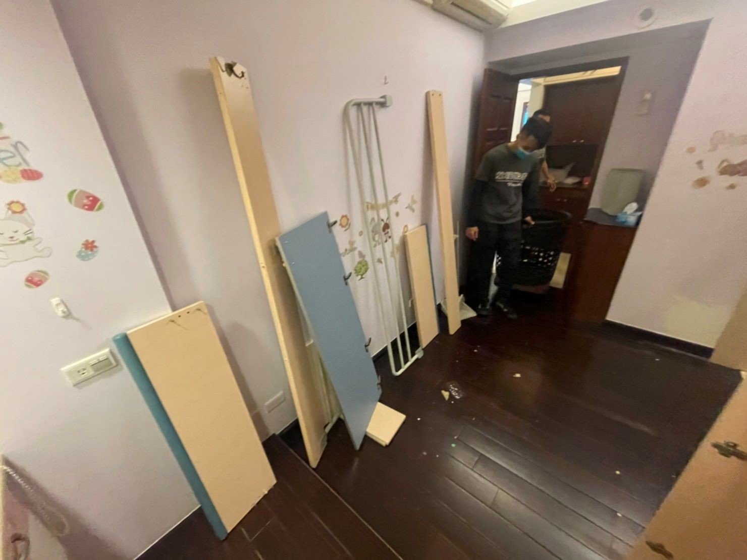 【榮福搬家公司】搬家首選、搬家公司推薦:IKEA、宜得利、B&Q等系統式家具拆裝找專業的榮福搬家就對了。優質搬家,包裝搬運「細膩包裝、專業搬運、用心服務、以客為尊」是榮福搬家公司的宗旨與精神。歡迎立即來電02-2651-2727專人服務。 【榮福搬家公司】搬家首選、搬家公司推薦:IKEA、宜得利、B&Q等系統式家具拆裝找專業的榮福搬家就對了。優質搬家,包裝搬運「細膩包裝、專業搬運、用心服務、以客為尊」是榮福搬家公司的宗旨與精神。歡迎立即來電02-2651-2727專人服務。
