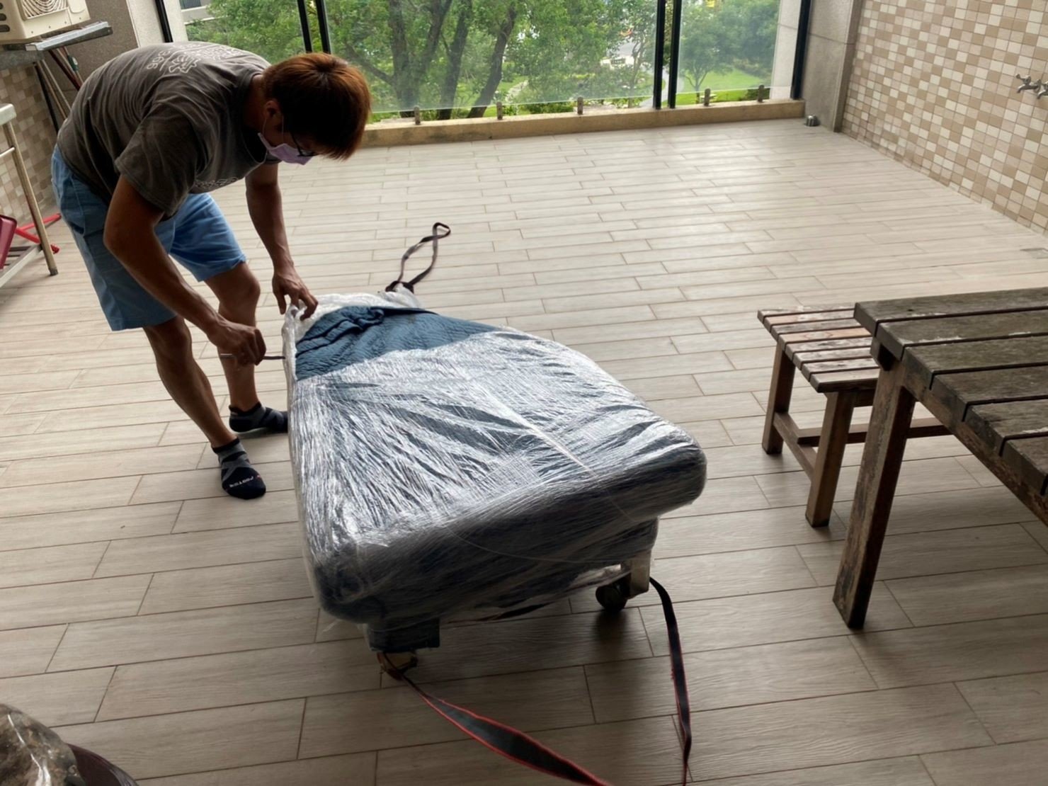 搬玉石、特殊搬運、搬重物【榮福搬家公司】特殊玉石搬運、搬特殊佛像、特殊景觀石頭桌椅搬運、搬造景石頭、石墩搬運、搬石頭桌椅、搬洗衣機、洗衣機怎麼搬、搬運洗衣機、按摩椅搬運、搬醫療床、電動床搬運、神明桌移動、精搬金庫、搬保險櫃、精搬魚缸、搬魚缸、精搬鋼琴、鋼琴搬運、家庭搬家、跨縣市搬家、搬工計時、人力搬運、搬運、冰箱搬運、搬大型家具、搬家首選、吊掛搬運、吊家具搬運、特殊重物搬運、專搬重物、搬重物技巧、新北搬家公司推薦、搬家車、搬家公司、基隆搬家、南港搬家、桃園搬家公司推薦、台北搬家公司推薦:大台北搬家,精緻包裝搬運「細膩包裝、專業搬運、用心服務、以客為尊」是榮福搬家公司的宗旨與精神。歡迎立即來電02-2651-2727專人服務。 搬玉石、特殊搬運、搬重物【榮福搬家公司】特殊玉石搬運、搬特殊佛像、特殊景觀石頭桌椅搬運、搬造景石頭、石墩搬運、搬石頭桌椅、搬洗衣機、洗衣機怎麼搬、搬運洗衣機、按摩椅搬運、搬醫療床、電動床搬運、神明桌移動、精搬金庫、搬保險櫃、精搬魚缸、搬魚缸、精搬鋼琴、鋼琴搬運、家庭搬家、跨縣市搬家、搬工計時、人力搬運、搬運、冰箱搬運、搬大型家具、搬家首選、吊掛搬運、吊家具搬運、特殊重物搬運、專搬重物、搬重物技巧、新北搬家公司推薦、搬家車、搬家公司、基隆搬家、南港搬家、桃園搬家公司推薦、台北搬家公司推薦:大台北搬家,精緻包裝搬運「細膩包裝、專業搬運、用心服務、以客為尊」是榮福搬家公司的宗旨與精神。歡迎立即來電02-2651-2727專人服務。