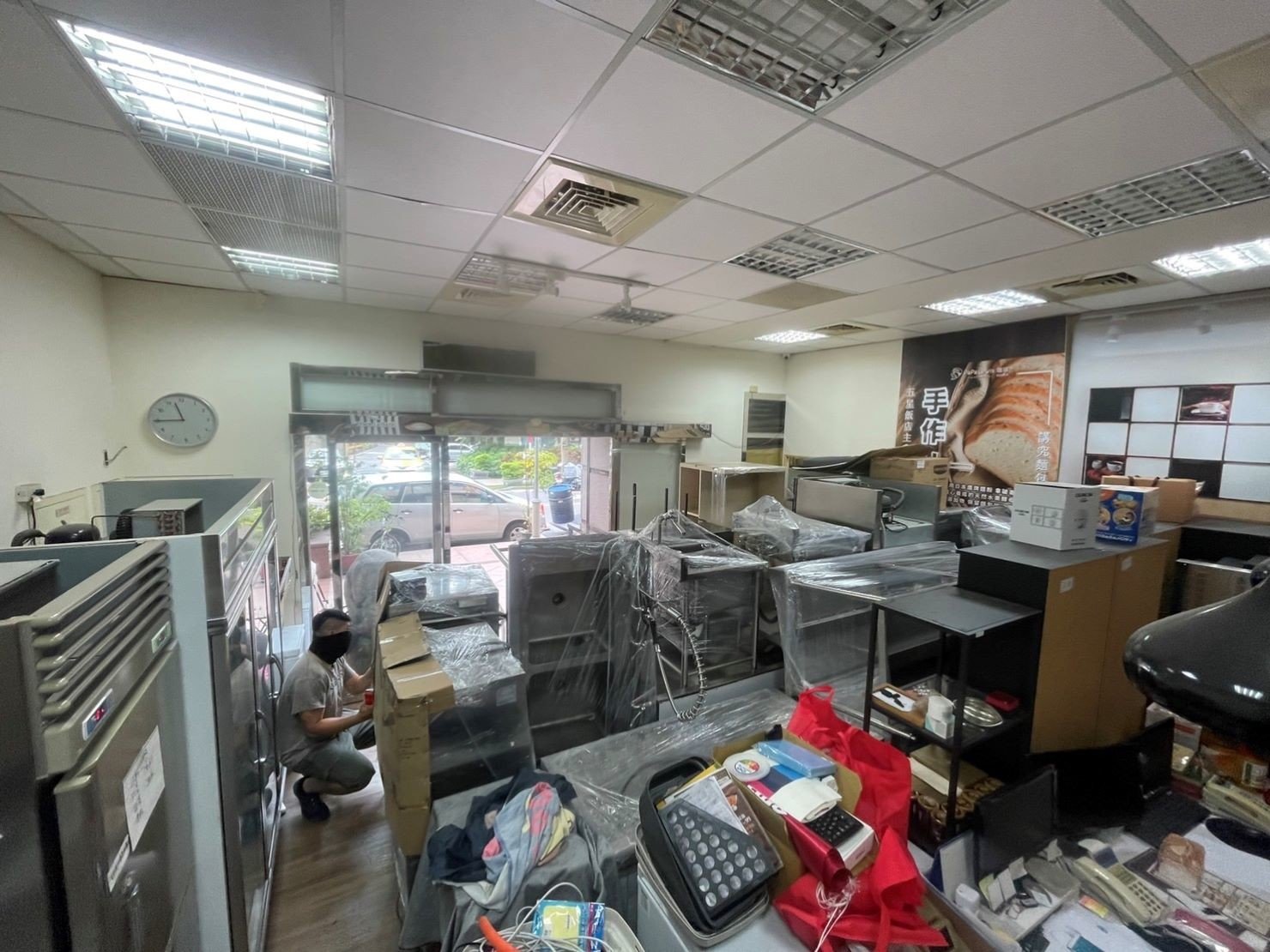 店面搬遷、搬家公司推薦、台北搬家推薦【榮福搬家公司】搬生財器具、搬冷凍櫃、搬冷藏冰箱、搬蛋糕櫃、搬冷藏工作臺、搬臥式冷凍櫃、搬工作檯、搬營業用蒸烤箱、南港搬家、桃園搬家公司推薦、新北搬家公司推薦、百貨公司進撤櫃、專櫃進撤櫃、企業搬運服務、搬公司行號、廠房遷移、公司行號搬遷、政府機關搬遷、百貨專櫃遷移、學校單位搬遷、大型設備搬遷、搬大型廚房設備、中央廚房搬遷、搬營業用冰箱、搬營業用製冰機、三層營業用烤箱搬運、搬工計時、搬工服務、人力搬運,針對顧客都秉持以用心實在專業搬家技巧,搬家實在用心值得您的信賴與選擇。歡迎來電咨詢02-2651-2727,榮福搬家有專員立即為您服務。 店面搬遷、搬家公司推薦、台北搬家推薦【榮福搬家公司】搬生財器具、搬冷凍櫃、搬冷藏冰箱、搬蛋糕櫃、搬冷藏工作臺、搬臥式冷凍櫃、搬工作檯、搬營業用蒸烤箱、南港搬家、桃園搬家公司推薦、新北搬家公司推薦、百貨公司進撤櫃、專櫃進撤櫃、企業搬運服務、搬公司行號、廠房遷移、公司行號搬遷、政府機關搬遷、百貨專櫃遷移、學校單位搬遷、大型設備搬遷、搬大型廚房設備、中央廚房搬遷、搬營業用冰箱、搬營業用製冰機、三層營業用烤箱搬運、搬工計時、搬工服務、人力搬運,針對顧客都秉持以用心實在專業搬家技巧,搬家實在用心值得您的信賴與選擇。歡迎來電咨詢02-2651-2727,榮福搬家有專員立即為您服務。