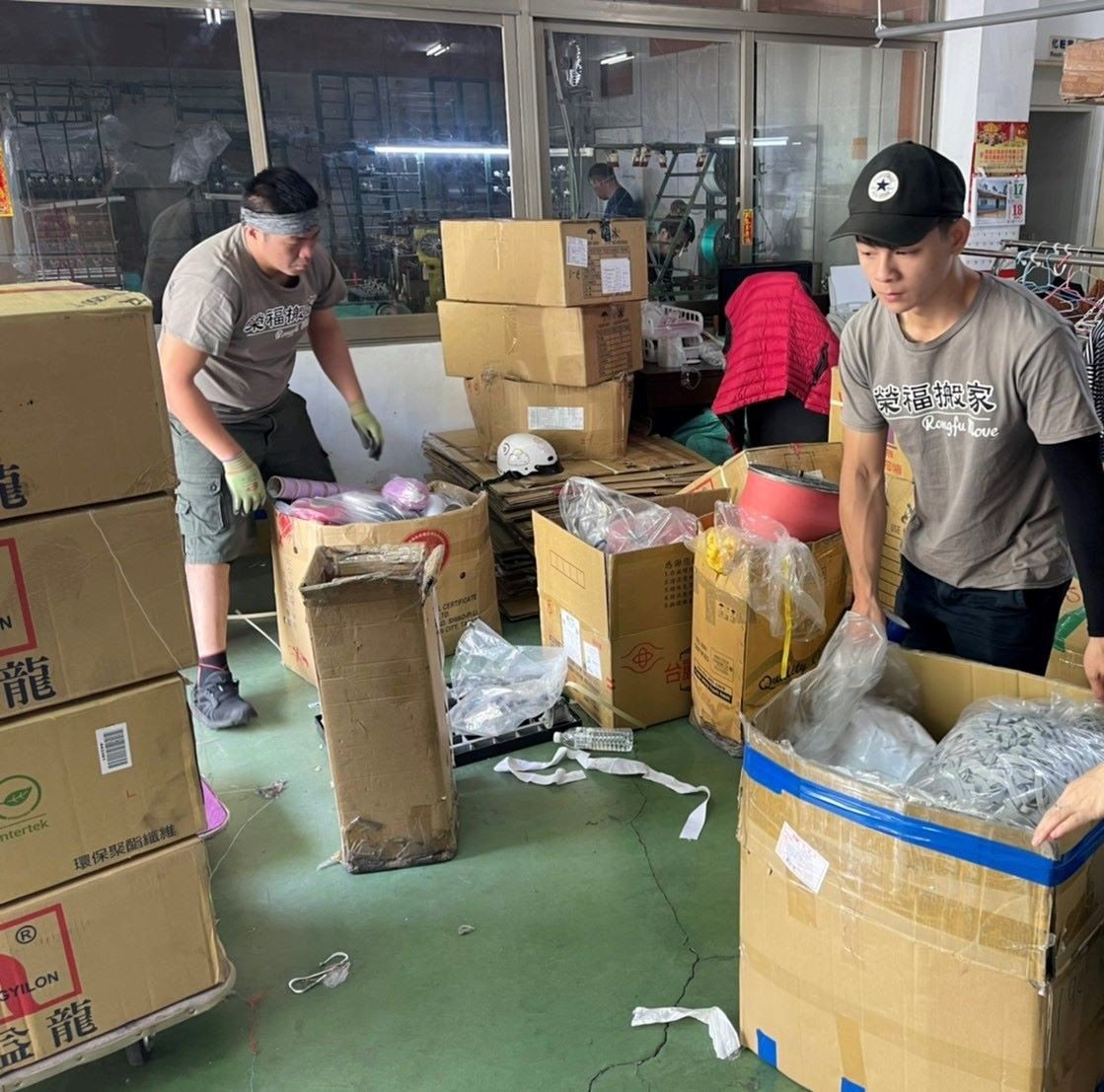 廠房遷移、搬製帶機器、搬重物【榮福搬家公司】大型織帶機搬運、公司行號搬遷、石墩搬運、搬石椅、搬石頭桌、搬洗衣機、搬披薩窯、精搬金庫、搬保險櫃、精搬魚缸、精搬鋼琴、搬醫療床、大型健身器材搬運、大型廚具設備搬運、各式各樣機台搬運、跨縣市搬家、搬工計時、人力搬運、搬運、搬床墊、營業用冰箱搬運、大型家具運送、重物搬運首選、吊掛搬運、吊家具搬運、特殊重物搬運、專搬重物、重物搬運器、手動油壓拖板車、新北搬家推薦、搬家公司、基隆搬家、南港搬家、桃園搬家公司、台北搬家公司推薦:大台北搬家,精緻包裝搬運「細膩包裝、專業搬運、用心服務、以客為尊」是榮福搬家公司的宗旨與精神。歡迎立即來電02-2651-2727專人服務。 廠房遷移、搬製帶機器、搬重物【榮福搬家公司】大型織帶機搬運、公司行號搬遷、石墩搬運、搬石椅、搬石頭桌、搬洗衣機、搬披薩窯、精搬金庫、搬保險櫃、精搬魚缸、精搬鋼琴、搬醫療床、大型健身器材搬運、大型廚具設備搬運、各式各樣機台搬運、跨縣市搬家、搬工計時、人力搬運、搬運、搬床墊、營業用冰箱搬運、大型家具運送、重物搬運首選、吊掛搬運、吊家具搬運、特殊重物搬運、專搬重物、重物搬運器、手動油壓拖板車、新北搬家推薦、搬家公司、基隆搬家、南港搬家、桃園搬家公司、台北搬家公司推薦:大台北搬家,精緻包裝搬運「細膩包裝、專業搬運、用心服務、以客為尊」是榮福搬家公司的宗旨與精神。歡迎立即來電02-2651-2727專人服務。