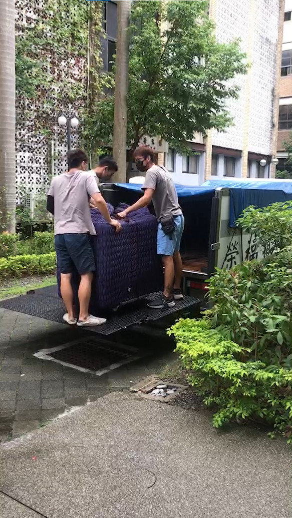 特殊搬運、搬重物【榮福搬家】醫療器材、醫療設備搬運、實驗室器材搬運、實業室高溫加熱器、科技大學社團設備移動、搬運搬單一物件、南港搬家、桃園搬家公司推薦、新北搬家公司推薦、可配合校園室內移動、生技科學儀器搬運、海關箱待拆、醫療儀器專業搬運、公司行號搬、專搬重物、搬工服務、人力搬運,針對顧客都秉持以用心實在專業搬家技巧,搬家實在用心值得您的信賴與選擇。歡迎來電咨詢02-2651-2727,榮福搬家有專員立即為您服務。 特殊搬運、搬重物【榮福搬家】醫療器材、醫療設備搬運、實驗室器材搬運、實業室高溫加熱器、科技大學社團設備移動、搬運搬單一物件、南港搬家、桃園搬家公司推薦、新北搬家公司推薦、可配合校園室內移動、生技科學儀器搬運、海關箱待拆、醫療儀器專業搬運、公司行號搬、專搬重物、搬工服務、人力搬運,針對顧客都秉持以用心實在專業搬家技巧,搬家實在用心值得您的信賴與選擇。歡迎來電咨詢02-2651-2727,榮福搬家有專員立即為您服務。