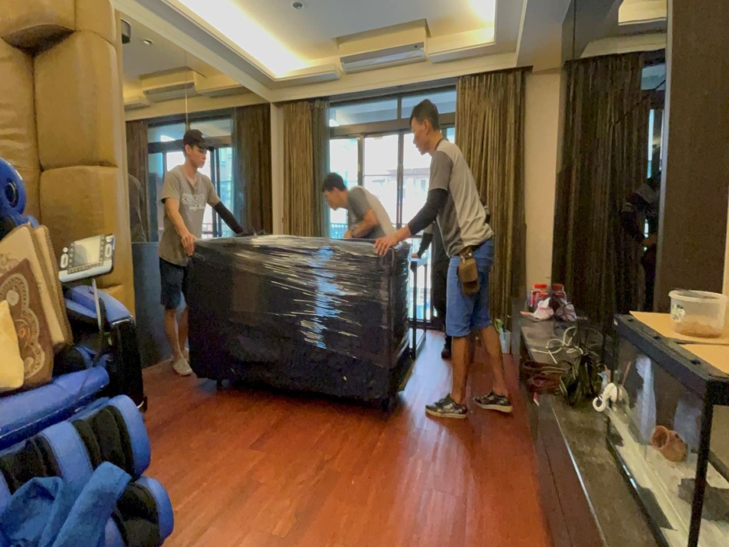 搬家公司推薦、新北搬家推薦【榮福搬家公司】南港搬家、精搬魚缸、桃園搬家公司推薦、台北搬家公司推薦、廢棄家具處理、廢棄家具清運、家庭廢棄物清運、清運、搬家、家具垃圾清運、搬家具、冰箱搬運、基隆搬家、搬洗衣機、搬家電、床墊搬運、搬保險櫃、搬金庫、搬公司行號、跨縣市搬家、家庭搬家、搬家首選、搬鋼琴、搬工、搬運、搬家紙箱,針對顧客都秉持以用心實在專業搬家技巧,搬家實在用心值得您的信賴與選擇。歡迎來電咨詢02-2651-2727,榮福搬家有專員立即為您服務。 搬家公司推薦、新北搬家推薦【榮福搬家公司】南港搬家、精搬魚缸、桃園搬家公司推薦、台北搬家公司推薦、廢棄家具處理、廢棄家具清運、家庭廢棄物清運、清運、搬家、家具垃圾清運、搬家具、冰箱搬運、基隆搬家、搬洗衣機、搬家電、床墊搬運、搬保險櫃、搬金庫、搬公司行號、跨縣市搬家、家庭搬家、搬家首選、搬鋼琴、搬工、搬運、搬家紙箱,針對顧客都秉持以用心實在專業搬家技巧,搬家實在用心值得您的信賴與選擇。歡迎來電咨詢02-2651-2727,榮福搬家有專員立即為您服務。