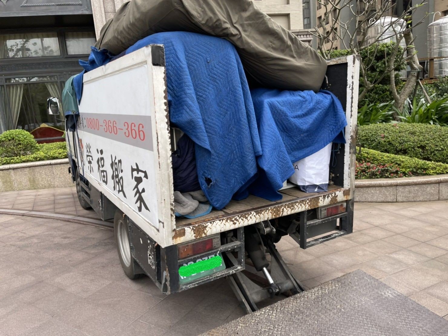 搬家公司推薦、新北搬家公司推薦【榮福搬家公司】口碑第一、搬家首選、南港搬家、桃園搬家公司推薦、台北搬家公司推薦、搬衣櫃、搬大型家具、搬家具、冰箱搬運、搬洗衣機、基隆搬家、搬家電、床墊搬運、搬金庫、搬保險櫃、搬公司行號、大型廚具搬運、各式各樣機台搬運、搬冷凍櫃、搬運動器材、店面搬遷、廠房遷移、百貨專櫃進撤櫃、家庭搬家、搬鋼琴、搬工計時、搬工服務、人力搬運、搬運、跨縣市搬家、重物搬運、魚缸搬運、搬按摩椅、搬電動醫療床、搬神桌、單件家具運送、吊家具搬運、搬家紙箱,針對顧客都秉持以用心實在專業搬家技巧,搬家實在用心值得您的信賴與選擇。歡迎來電咨詢02-2651-2727,榮福搬家有專員立即為您服務。系統式家具拆裝找專業的榮福搬家就對了。 搬家公司推薦、新北搬家公司推薦【榮福搬家公司】口碑第一、搬家首選、南港搬家、桃園搬家公司推薦、台北搬家公司推薦、搬衣櫃、搬大型家具、搬家具、冰箱搬運、搬洗衣機、基隆搬家、搬家電、床墊搬運、搬金庫、搬保險櫃、搬公司行號、大型廚具搬運、各式各樣機台搬運、搬冷凍櫃、搬運動器材、店面搬遷、廠房遷移、百貨專櫃進撤櫃、家庭搬家、搬鋼琴、搬工計時、搬工服務、人力搬運、搬運、跨縣市搬家、重物搬運、魚缸搬運、搬按摩椅、搬電動醫療床、搬神桌、單件家具運送、吊家具搬運、搬家紙箱,針對顧客都秉持以用心實在專業搬家技巧,搬家實在用心值得您的信賴與選擇。歡迎來電咨詢02-2651-2727,榮福搬家有專員立即為您服務。系統式家具拆裝找專業的榮福搬家就對了。