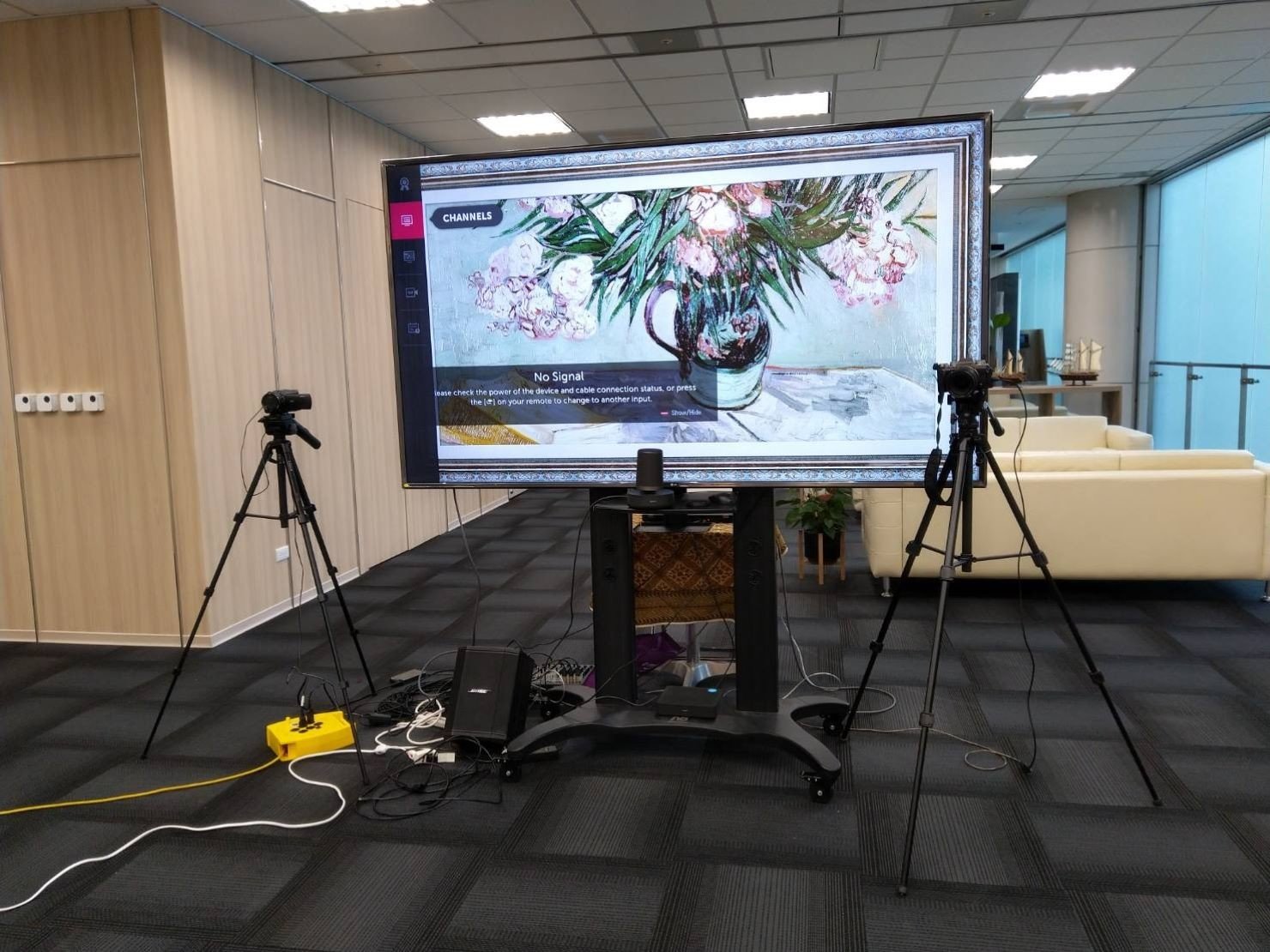 只需搬一件物品？搬運單一展演電視架【榮福搬家公司】搬運65吋電視，搬運70吋電視，搬運80吋電視、記者會電視架、婚宴電視架、會議簡報電視架、展覽電視架、電視廣告看板、搬工計時、搬家具、搬家首選、新北搬家公司推薦、搬家車、搬家公司、基隆搬家、南港搬家、桃園搬家公司推薦、台北搬家公司推薦：大台北搬家，精緻包裝搬運「細膩包裝、專業搬運、用心服務、以客為尊」是榮福搬家公司的宗旨與精神。歡迎立即來電02-2651-2727專人服務。