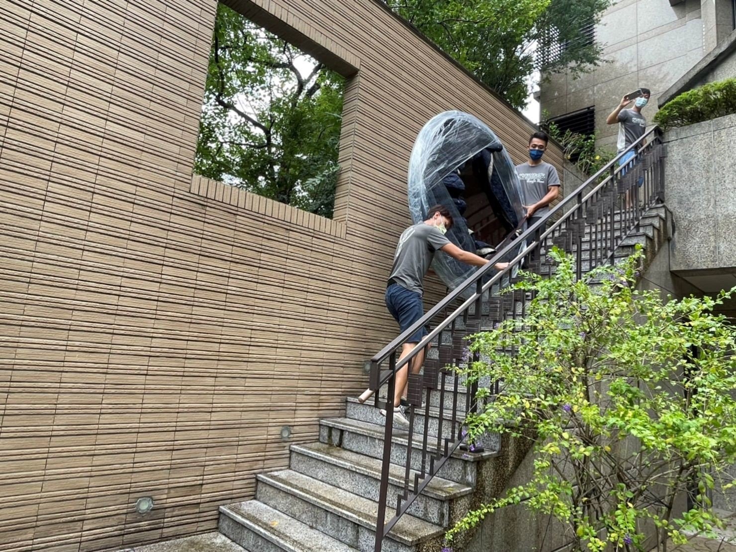 台北搬家吊掛搬運∣南港搬家吊掛搬運∣新北搬家吊掛搬運∣雙北搬家吊掛搬運∣汐止搬家吊掛搬運∣五股搬家吊掛搬運∣中永和搬家吊掛搬運∣板橋搬家吊掛搬運∣桃園搬家吊掛搬運推薦【榮福搬家】屬專業搬家細膩運唯一首選,累積20年各式各樣特殊重物的搬運經驗,專業敏捷快速完成您的各項搬運任務。榮福搬家具備精緻包裝搬運「細膩包裝、專業搬運、用心服務、以客為尊」是榮福搬家公司的宗旨與精神。歡迎立即來電02-2651-2727專人服務。 台北搬家吊掛搬運∣南港搬家吊掛搬運∣新北搬家吊掛搬運∣雙北搬家吊掛搬運∣汐止搬家吊掛搬運∣五股搬家吊掛搬運∣中永和搬家吊掛搬運∣板橋搬家吊掛搬運∣桃園搬家吊掛搬運推薦【榮福搬家】屬專業搬家細膩運唯一首選,累積20年各式各樣特殊重物的搬運經驗,專業敏捷快速完成您的各項搬運任務。榮福搬家具備精緻包裝搬運「細膩包裝、專業搬運、用心服務、以客為尊」是榮福搬家公司的宗旨與精神。歡迎立即來電02-2651-2727專人服務。