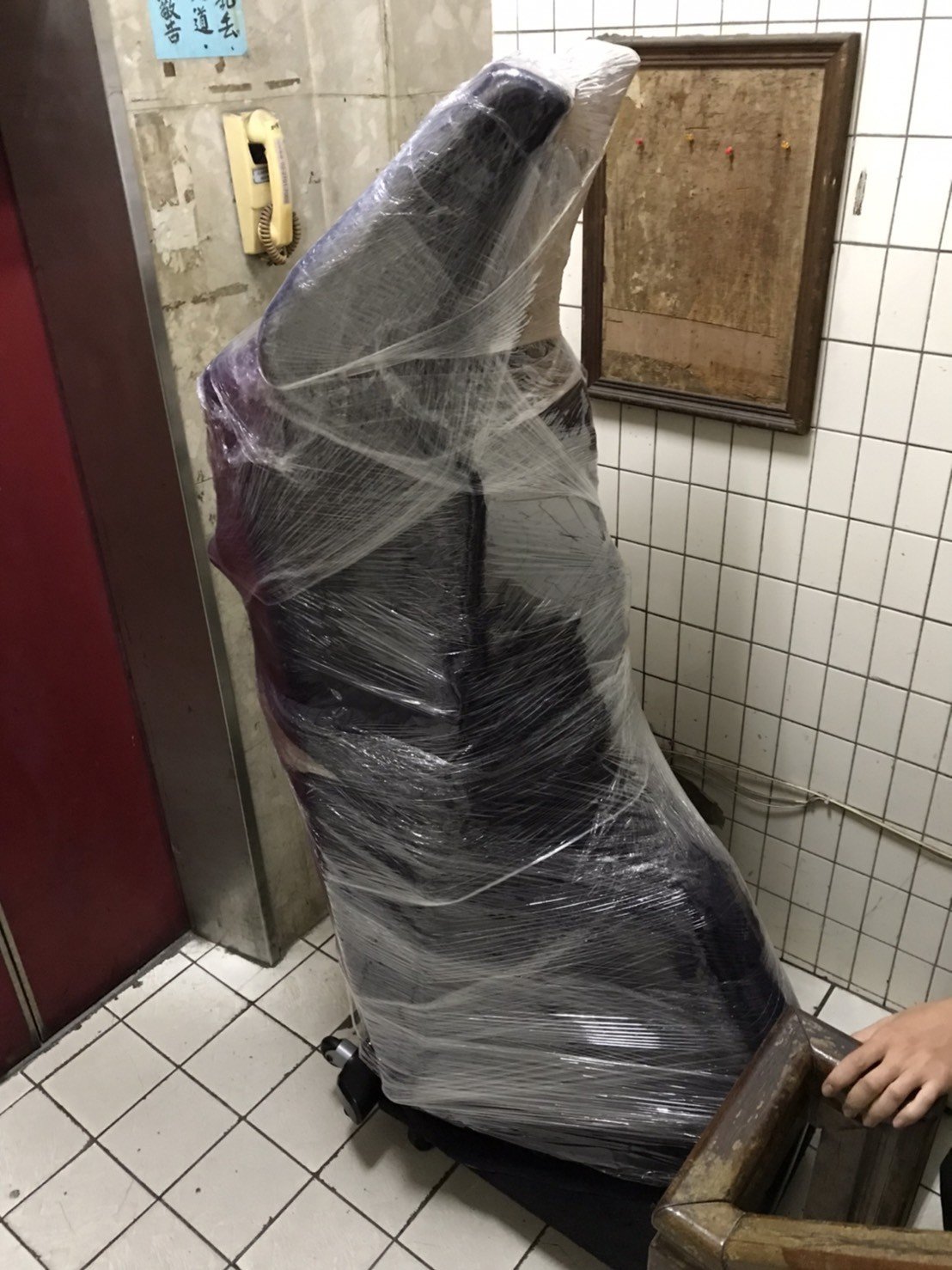 搬家公司推薦、新北搬家推薦【榮福搬家公司】南港搬家、桃園搬家公司推薦、台北搬家公司推薦搬運動器材、運動器材設備搬運、搬居家跑步機、搬滑步機、搬橢圓機、搬跑步機、搬深蹲架、搬種訓架、各式居家搬運動設備、重量深蹲架、健身房運動器材搬運【榮福搬家】具各項搬運設備及搬運動器材知識與技巧,也有各項物件拆裝的專門技能,破百公斤的設備器材、「專業搬運、用心服務、以客為尊」是榮福搬家公司的宗旨與精神。歡迎立即來電02-2651-2727專人服務。 搬家公司推薦、新北搬家推薦【榮福搬家公司】南港搬家、桃園搬家公司推薦、台北搬家公司推薦搬運動器材、運動器材設備搬運、搬居家跑步機、搬滑步機、搬橢圓機、搬跑步機、搬深蹲架、搬種訓架、各式居家搬運動設備、重量深蹲架、健身房運動器材搬運【榮福搬家】具各項搬運設備及搬運動器材知識與技巧,也有各項物件拆裝的專門技能,破百公斤的設備器材、「專業搬運、用心服務、以客為尊」是榮福搬家公司的宗旨與精神。歡迎立即來電02-2651-2727專人服務。