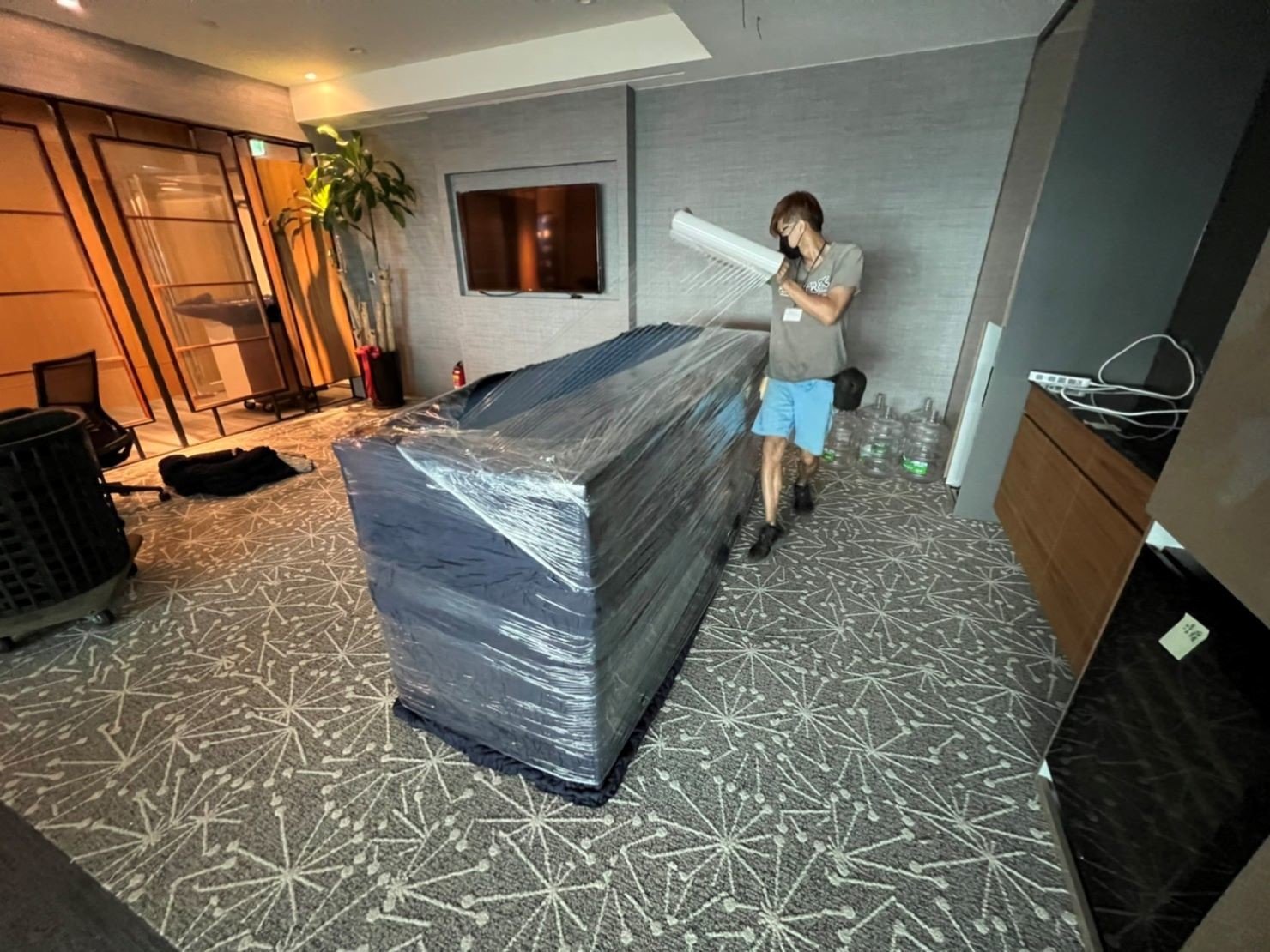 搬家公司推薦、台北搬家推薦【榮福搬家公司】南港辦公室搬遷、桃園辦公室搬遷、新北辦公室搬遷、基隆辦公室搬遷、台北辦公室搬遷、公司行號大型家具搬運、公司行號櫃台搬運、茶水間吧檯搬運、大型會議桌搬運、大型實木桌搬遷、辦公椅搬運、機櫃搬運、辦公室遷移、個人辦公室搬遷、事務所搬遷、公司行號搬遷、政府機關搬遷、學校單位搬遷、辦公室專人打包裝箱、辦公文件專人打包裝箱分類、搬家紙箱、搬鐵櫃、搬保密文件、保密文件銷毀、搬工計時、搬工服務、人力搬運,針對顧客都秉持以用心實在專業搬家技巧,搬家實在用心值得您的信賴與選擇。歡迎來電咨詢02-2651-2727,榮福搬家有專員立即為您服務。 搬家公司推薦、台北搬家推薦【榮福搬家公司】南港辦公室搬遷、桃園辦公室搬遷、新北辦公室搬遷、基隆辦公室搬遷、台北辦公室搬遷、公司行號大型家具搬運、公司行號櫃台搬運、茶水間吧檯搬運、大型會議桌搬運、大型實木桌搬遷、辦公椅搬運、機櫃搬運、辦公室遷移、個人辦公室搬遷、事務所搬遷、公司行號搬遷、政府機關搬遷、學校單位搬遷、辦公室專人打包裝箱、辦公文件專人打包裝箱分類、搬家紙箱、搬鐵櫃、搬保密文件、保密文件銷毀、搬工計時、搬工服務、人力搬運,針對顧客都秉持以用心實在專業搬家技巧,搬家實在用心值得您的信賴與選擇。歡迎來電咨詢02-2651-2727,榮福搬家有專員立即為您服務。