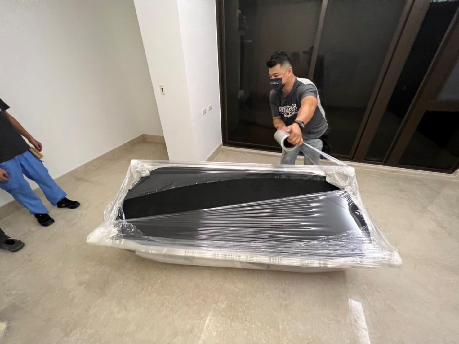 台北倉儲暫放精緻包裝∣南港倉儲暫放精緻包裝∣新北倉儲暫放精緻包裝∣雙北倉儲暫放精緻包裝∣汐止倉儲暫放精緻包裝∣中永和倉儲暫放精緻包裝∣板橋倉儲暫放精緻包裝∣五股倉儲暫放精緻包裝∣基隆倉儲暫放精緻包裝∣桃園倉儲暫放精緻包裝,精緻包裝搬運「細膩包裝、專業搬運、用心服務、以客為尊」是榮福搬家公司的宗旨與精神。歡迎立即來電02-2651-2727專人服務。 台北倉儲暫放精緻包裝∣南港倉儲暫放精緻包裝∣新北倉儲暫放精緻包裝∣雙北倉儲暫放精緻包裝∣汐止倉儲暫放精緻包裝∣中永和倉儲暫放精緻包裝∣板橋倉儲暫放精緻包裝∣五股倉儲暫放精緻包裝∣基隆倉儲暫放精緻包裝∣桃園倉儲暫放精緻包裝,精緻包裝搬運「細膩包裝、專業搬運、用心服務、以客為尊」是榮福搬家公司的宗旨與精神。歡迎立即來電02-2651-2727專人服務。