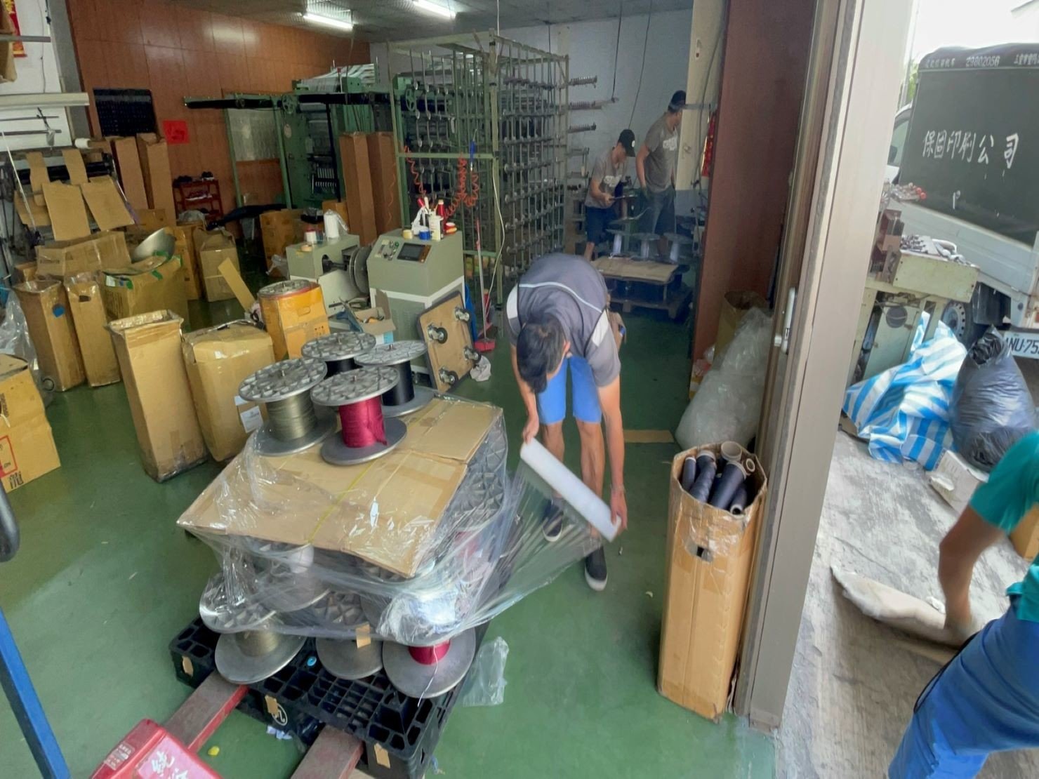廠房遷移、搬製帶機器、搬重物【榮福搬家公司】大型織帶機搬運、公司行號搬遷、石墩搬運、搬石椅、搬石頭桌、搬洗衣機、搬披薩窯、精搬金庫、搬保險櫃、精搬魚缸、精搬鋼琴、搬醫療床、大型健身器材搬運、大型廚具設備搬運、各式各樣機台搬運、跨縣市搬家、搬工計時、人力搬運、搬運、搬床墊、營業用冰箱搬運、大型家具運送、重物搬運首選、吊掛搬運、吊家具搬運、特殊重物搬運、專搬重物、重物搬運器、手動油壓拖板車、新北搬家推薦、搬家公司、基隆搬家、南港搬家、桃園搬家公司、台北搬家公司推薦:大台北搬家,精緻包裝搬運「細膩包裝、專業搬運、用心服務、以客為尊」是榮福搬家公司的宗旨與精神。歡迎立即來電02-2651-2727專人服務。 廠房遷移、搬製帶機器、搬重物【榮福搬家公司】大型織帶機搬運、公司行號搬遷、石墩搬運、搬石椅、搬石頭桌、搬洗衣機、搬披薩窯、精搬金庫、搬保險櫃、精搬魚缸、精搬鋼琴、搬醫療床、大型健身器材搬運、大型廚具設備搬運、各式各樣機台搬運、跨縣市搬家、搬工計時、人力搬運、搬運、搬床墊、營業用冰箱搬運、大型家具運送、重物搬運首選、吊掛搬運、吊家具搬運、特殊重物搬運、專搬重物、重物搬運器、手動油壓拖板車、新北搬家推薦、搬家公司、基隆搬家、南港搬家、桃園搬家公司、台北搬家公司推薦:大台北搬家,精緻包裝搬運「細膩包裝、專業搬運、用心服務、以客為尊」是榮福搬家公司的宗旨與精神。歡迎立即來電02-2651-2727專人服務。