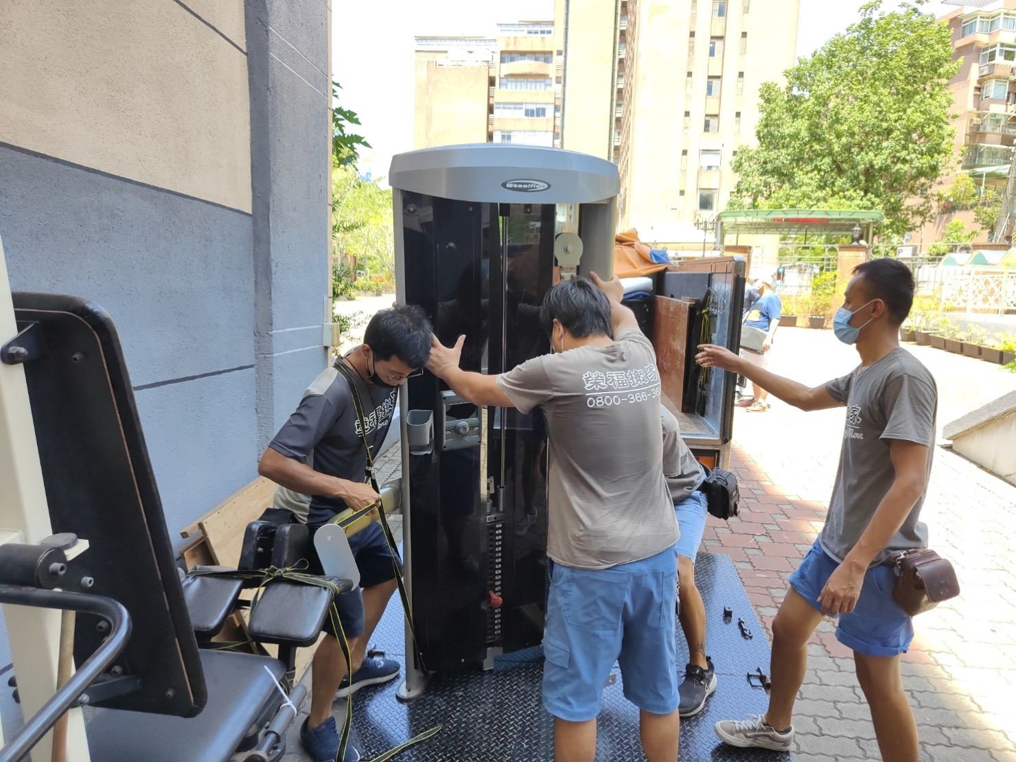 搬家公司推薦、新北搬家推薦【榮福搬家公司】南港搬家、桃園搬家公司推薦、台北搬家公司推薦搬運動器材、運動器材設備搬運、搬運動設備、健身房運動器材搬運【榮福搬家】具各項搬運設備及搬運動器材知識與技巧,也有各項物件拆裝的專門技能,破百公斤的設備器材、「專業搬運、用心服務、以客為尊」是榮福搬家公司的宗旨與精神。歡迎立即來電02-2651-2727專人服務。 搬家公司推薦、新北搬家推薦【榮福搬家公司】南港搬家、桃園搬家公司推薦、台北搬家公司推薦搬運動器材、運動器材設備搬運、搬運動設備、健身房運動器材搬運【榮福搬家】具各項搬運設備及搬運動器材知識與技巧,也有各項物件拆裝的專門技能,破百公斤的設備器材、「專業搬運、用心服務、以客為尊」是榮福搬家公司的宗旨與精神。歡迎立即來電02-2651-2727專人服務。