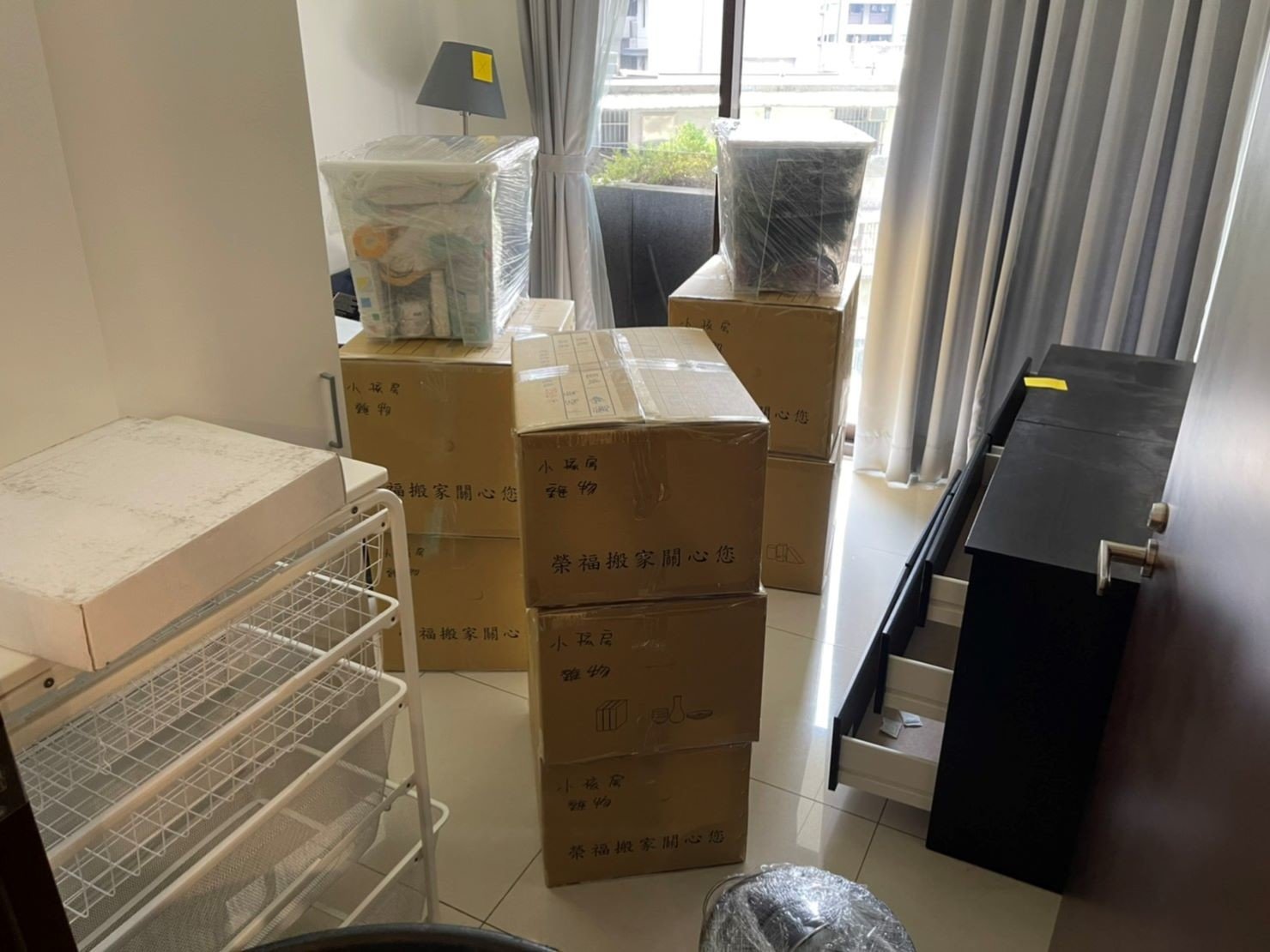 專人打包、搬家公司推薦、新北搬家公司推薦【榮福搬家公司】基隆搬家、南港搬家、桃園搬家公司推薦、家庭搬家、精緻搬家、精緻包裝、打包裝箱、跨縣市搬家、搬工計時、廚房家電包裝、廚房碗盤、人工搬運、搬家具、白土報紙、搬家首選、搬家紙箱、氣泡捲、膠膜、黃色透明膠帶、大型家具搬運、台北搬家公司推薦:大台北搬家,精緻包裝搬運「細膩包裝、專業搬運、用心服務、以客為尊」是榮福搬家公司的宗旨與精神。歡迎立即來電02-2651-2727專人服務。 專人打包、搬家公司推薦、新北搬家公司推薦【榮福搬家公司】基隆搬家、南港搬家、桃園搬家公司推薦、家庭搬家、精緻搬家、精緻包裝、打包裝箱、跨縣市搬家、搬工計時、廚房家電包裝、廚房碗盤、人工搬運、搬家具、白土報紙、搬家首選、搬家紙箱、氣泡捲、膠膜、黃色透明膠帶、大型家具搬運、台北搬家公司推薦:大台北搬家,精緻包裝搬運「細膩包裝、專業搬運、用心服務、以客為尊」是榮福搬家公司的宗旨與精神。歡迎立即來電02-2651-2727專人服務。