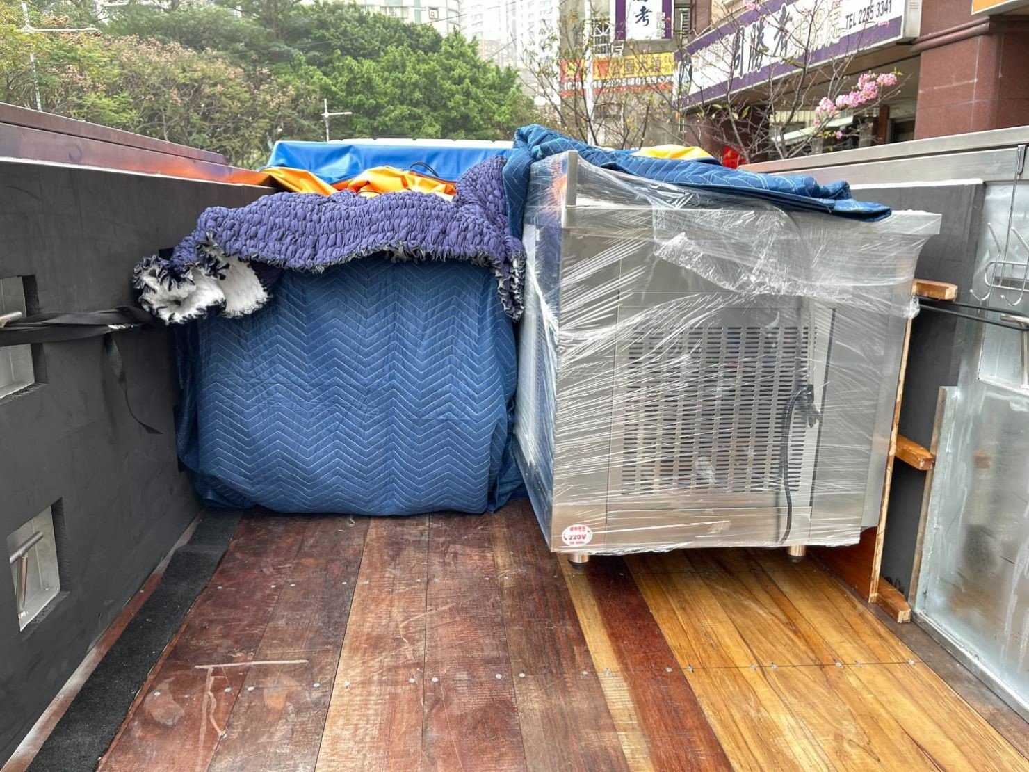 店面搬遷、搬家公司推薦、台北搬家推薦【榮福搬家公司】南港搬家、桃園搬家公司推薦、新北搬家公司推薦、企業搬運服務、搬生財器具、廠房遷移、公司行號搬遷、政府機關搬遷、百貨專櫃遷移、學校單位搬遷、廚房設備搬運、營業用冰箱搬運、廚具搬運、重物搬運、家庭搬家、雜貨店遷移、搬工、搬運開放式冰箱、搬家車、搬大冰箱、搬遷,針對顧客都秉持以用心實在專業搬家技巧,搬家實在用心值得您的信賴與選擇。歡迎來電咨詢02-2651-2727,榮福搬家有專員立即為您服務。 店面搬遷、搬家公司推薦、台北搬家推薦【榮福搬家公司】南港搬家、桃園搬家公司推薦、新北搬家公司推薦、企業搬運服務、搬生財器具、廠房遷移、公司行號搬遷、政府機關搬遷、百貨專櫃遷移、學校單位搬遷、廚房設備搬運、營業用冰箱搬運、廚具搬運、重物搬運、家庭搬家、雜貨店遷移、搬工、搬運開放式冰箱、搬家車、搬大冰箱、搬遷,針對顧客都秉持以用心實在專業搬家技巧,搬家實在用心值得您的信賴與選擇。歡迎來電咨詢02-2651-2727,榮福搬家有專員立即為您服務。