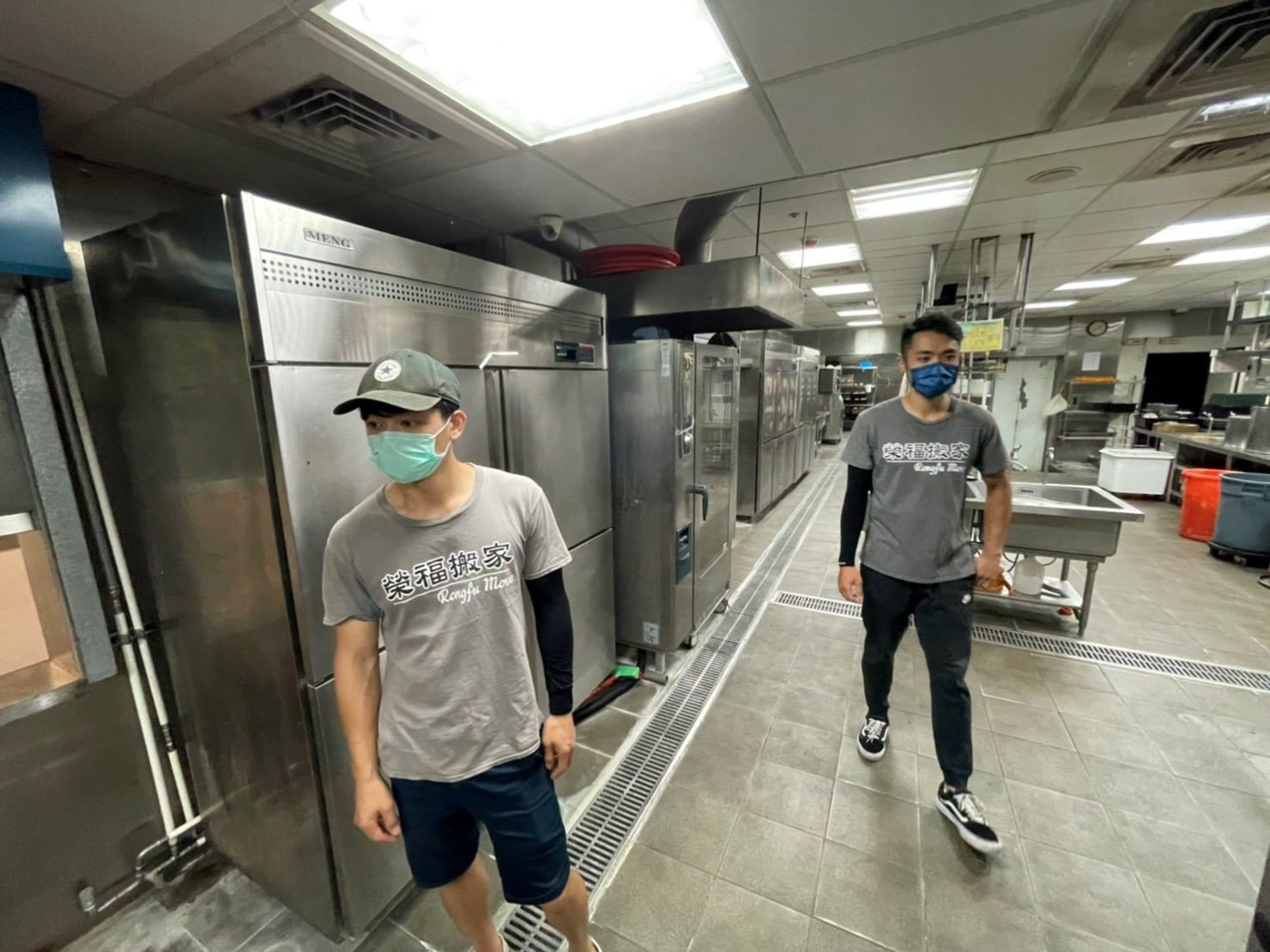 店面搬遷、搬家公司推薦、台北搬家推薦【榮福搬家公司】搬生財器具、搬冷凍櫃、搬冷藏冰箱、大型爐台搬運、搬窯烤爐、搬營業用蒸烤箱、南港搬家、桃園搬家公司推薦、新北搬家公司推薦、百貨公司進撤櫃、專櫃進撤櫃、企業搬運服務、搬公司行號、廠房遷移、搬精密儀器、公司行號搬遷、政府機關搬遷、百貨專櫃遷移、學校單位搬遷、大型設備搬遷、搬大型廚房設備、中央廚房搬遷、搬營業用冰箱、搬營業用製冰機、三層營業用烤箱搬運、搬工作檯冰箱、搬工計時、搬工服務、人力搬運,針對顧客都秉持以用心實在專業搬家技巧,搬家實在用心值得您的信賴與選擇。歡迎來電咨詢02-2651-2727,榮福搬家有專員立即為您服務。 店面搬遷、搬家公司推薦、台北搬家推薦【榮福搬家公司】搬生財器具、搬冷凍櫃、搬冷藏冰箱、大型爐台搬運、搬窯烤爐、搬營業用蒸烤箱、南港搬家、桃園搬家公司推薦、新北搬家公司推薦、百貨公司進撤櫃、專櫃進撤櫃、企業搬運服務、搬公司行號、廠房遷移、搬精密儀器、公司行號搬遷、政府機關搬遷、百貨專櫃遷移、學校單位搬遷、大型設備搬遷、搬大型廚房設備、中央廚房搬遷、搬營業用冰箱、搬營業用製冰機、三層營業用烤箱搬運、搬工作檯冰箱、搬工計時、搬工服務、人力搬運,針對顧客都秉持以用心實在專業搬家技巧,搬家實在用心值得您的信賴與選擇。歡迎來電咨詢02-2651-2727,榮福搬家有專員立即為您服務。