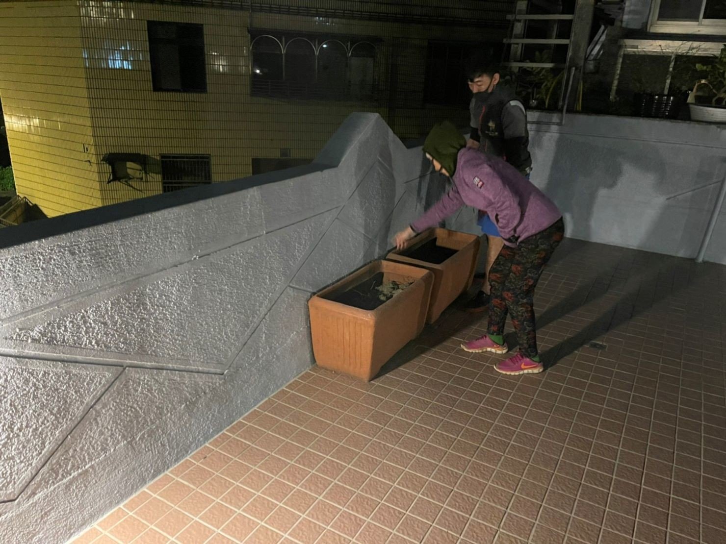 搬重物【榮福搬家公司】石墩搬運、搬石椅、搬石頭桌、搬洗衣機、搬披薩窯、精搬金庫、搬保險櫃、精搬魚缸、精搬鋼琴、跨縣搬家、搬工派遣、搬運、搬床墊、搬冰箱、搬家具、搬家首選、吊掛搬運、吊家具搬運、特殊重物搬運、專搬重物、新北搬家推薦、搬家公司、基隆搬家、南港搬家、桃園搬家公司、台北搬家公司推薦:大台北搬家,精緻包裝搬運「細膩包裝、專業搬運、用心服務、以客為尊」是榮福搬家公司的宗旨與精神。歡迎立即來電02-2651-2727專人服務。 搬重物【榮福搬家公司】石墩搬運、搬石椅、搬石頭桌、搬洗衣機、搬披薩窯、精搬金庫、搬保險櫃、精搬魚缸、精搬鋼琴、跨縣搬家、搬工派遣、搬運、搬床墊、搬冰箱、搬家具、搬家首選、吊掛搬運、吊家具搬運、特殊重物搬運、專搬重物、新北搬家推薦、搬家公司、基隆搬家、南港搬家、桃園搬家公司、台北搬家公司推薦:大台北搬家,精緻包裝搬運「細膩包裝、專業搬運、用心服務、以客為尊」是榮福搬家公司的宗旨與精神。歡迎立即來電02-2651-2727專人服務。