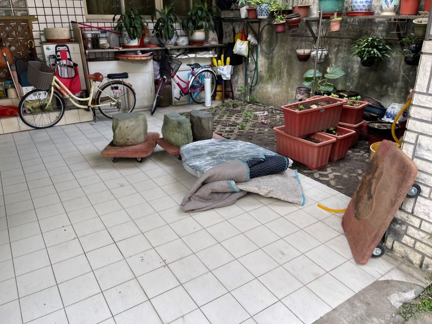 盆栽搬運、搬重物【榮福搬家公司】石墩搬運、搬石頭桌椅、搬洗衣機、搬醫療床、搬神明桌、精搬金庫、搬保險櫃、精搬魚缸、精搬鋼琴、家庭搬家、跨縣市搬家、搬工計時、人力搬運、搬運、搬床墊、冰箱搬運、搬家具、搬家首選、吊掛搬運、吊家具搬運、特殊重物搬運、專搬重物、搬重物技巧、新北搬家公司推薦、搬家車、搬家公司、基隆搬家、南港搬家、桃園搬家公司推薦、台北搬家公司推薦:大台北搬家,精緻包裝搬運「細膩包裝、專業搬運、用心服務、以客為尊」是榮福搬家公司的宗旨與精神。歡迎立即來電02-2651-2727專人服務。 盆栽搬運、搬重物【榮福搬家公司】石墩搬運、搬石頭桌椅、搬洗衣機、搬醫療床、搬神明桌、精搬金庫、搬保險櫃、精搬魚缸、精搬鋼琴、家庭搬家、跨縣市搬家、搬工計時、人力搬運、搬運、搬床墊、冰箱搬運、搬家具、搬家首選、吊掛搬運、吊家具搬運、特殊重物搬運、專搬重物、搬重物技巧、新北搬家公司推薦、搬家車、搬家公司、基隆搬家、南港搬家、桃園搬家公司推薦、台北搬家公司推薦:大台北搬家,精緻包裝搬運「細膩包裝、專業搬運、用心服務、以客為尊」是榮福搬家公司的宗旨與精神。歡迎立即來電02-2651-2727專人服務。