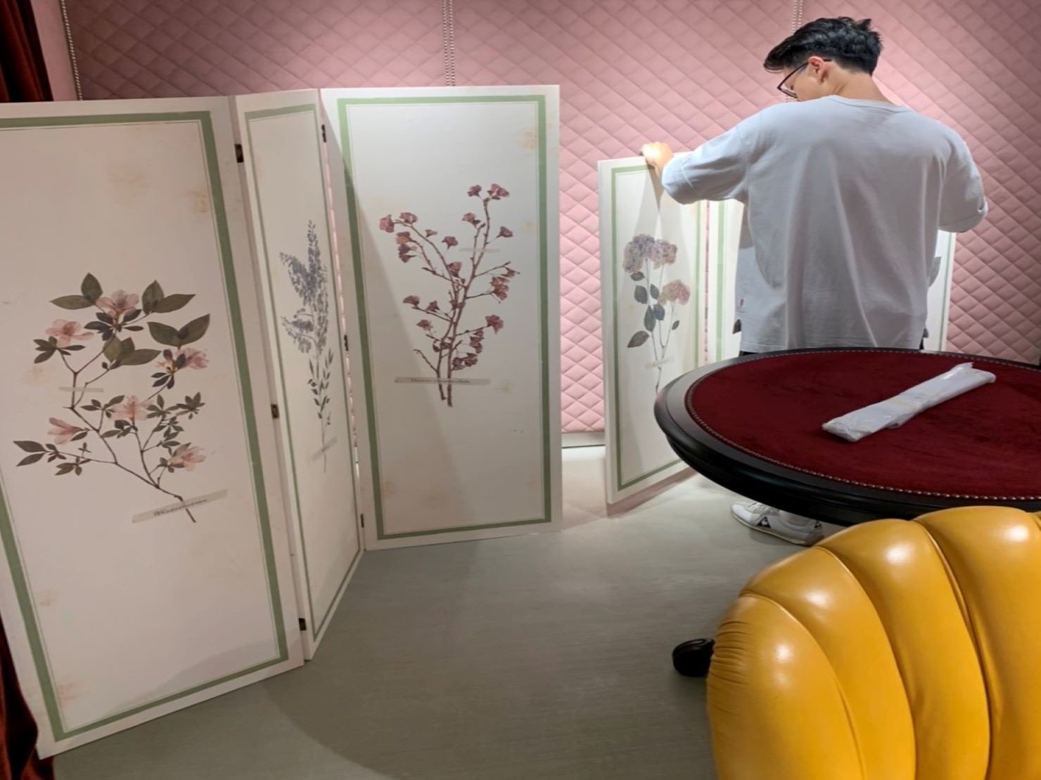搬家【榮福搬家】百貨撤場搬運、精緻搬家,口碑第一、台北搬家推薦:屏風需先一片片拆卸下來 搬家【榮福搬家】百貨撤場搬運、精緻搬家,口碑第一、台北搬家推薦:屏風需先一片片拆卸下來