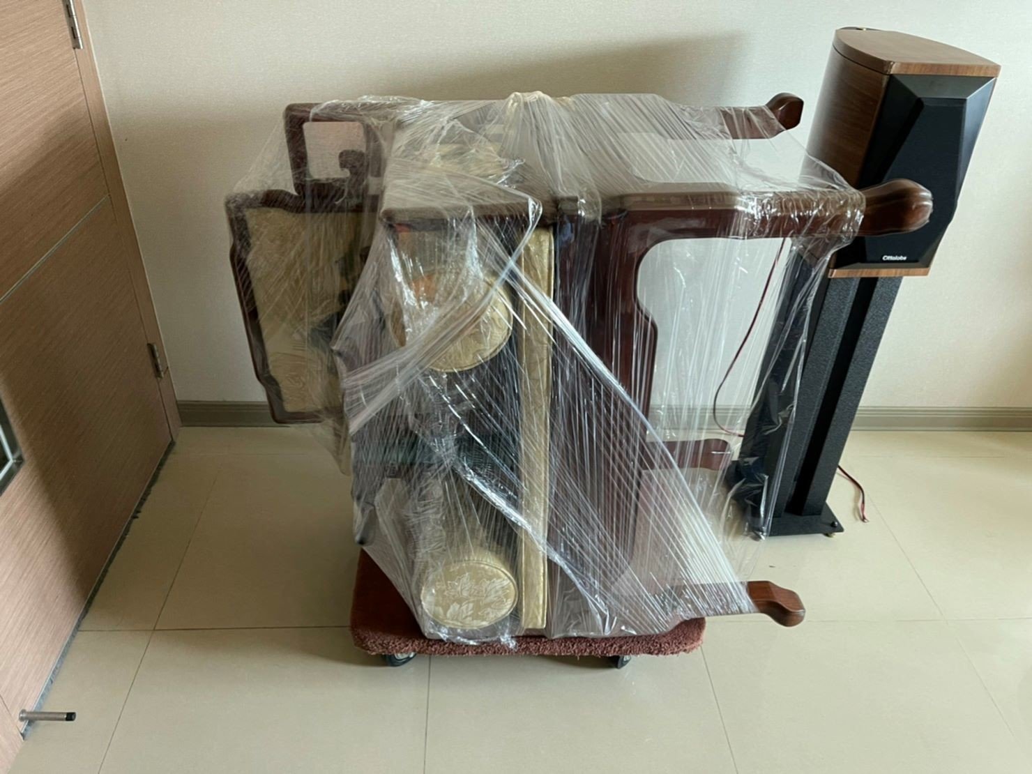 搬家公司推薦、新北搬家推薦【榮福搬家公司】南港搬家、桃園搬家公司推薦、台北搬家公司推薦、大型家具搬運、搬家具、冰箱搬運、基隆搬家、搬家電、大型家電搬運、床墊搬運、搬公司行號、家庭搬家、精搬鋼琴、搬鋼琴、搬工、搬運、搬家紙箱、跨縣市搬家、單件家具運送、搬家估價、搬家首選,搬家達人,針對顧客都秉持以用心實在專業搬家技巧,搬家實在用心值得您的信賴與選擇。歡迎來電咨詢02-2651-2727,榮福搬家有專員立即為您服務。 搬家公司推薦、新北搬家推薦【榮福搬家公司】南港搬家、桃園搬家公司推薦、台北搬家公司推薦、大型家具搬運、搬家具、冰箱搬運、基隆搬家、搬家電、大型家電搬運、床墊搬運、搬公司行號、家庭搬家、精搬鋼琴、搬鋼琴、搬工、搬運、搬家紙箱、跨縣市搬家、單件家具運送、搬家估價、搬家首選,搬家達人,針對顧客都秉持以用心實在專業搬家技巧,搬家實在用心值得您的信賴與選擇。歡迎來電咨詢02-2651-2727,榮福搬家有專員立即為您服務。