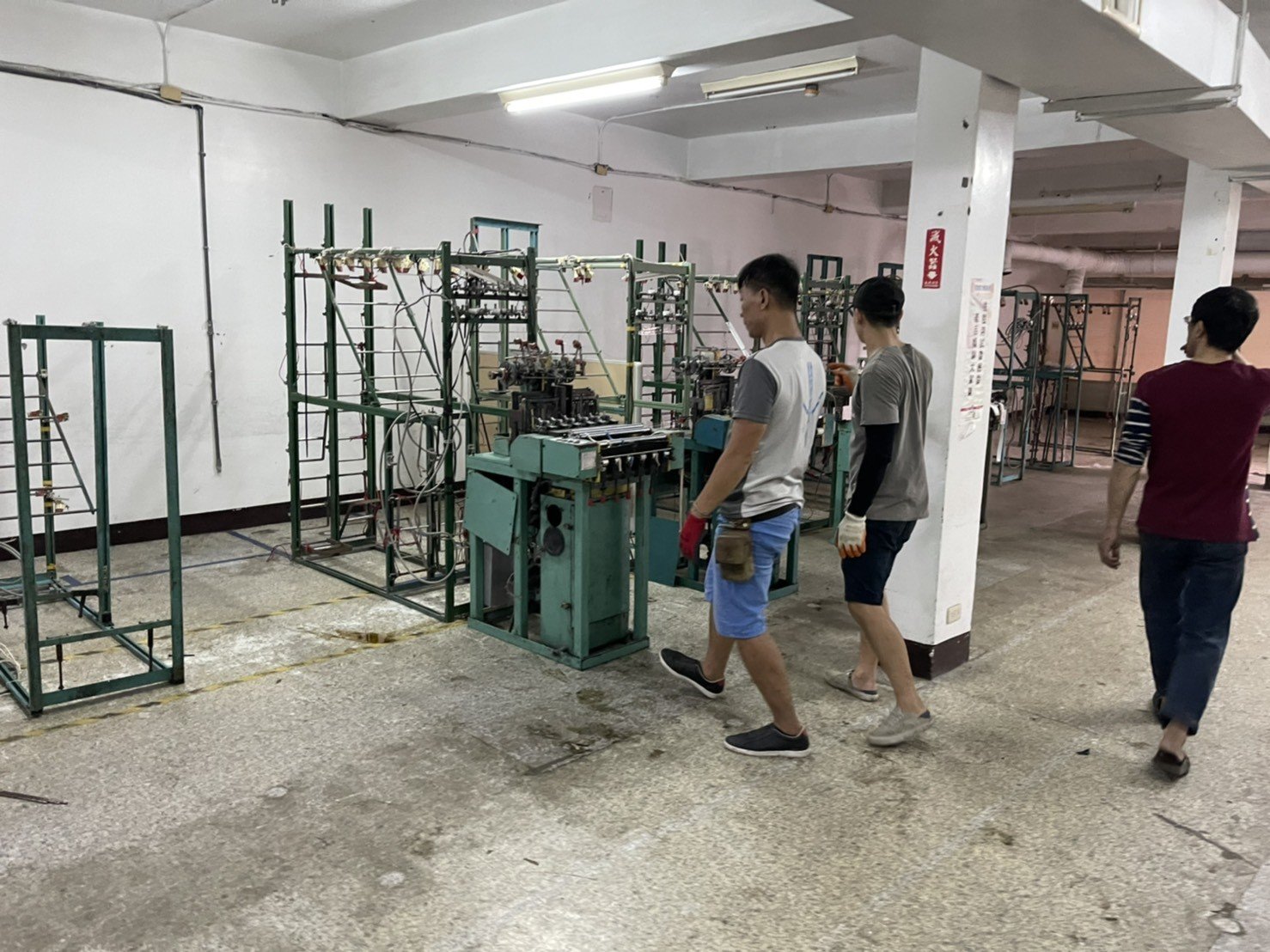 廠房遷移、搬製帶機器、搬重物【榮福搬家公司】大型織帶機搬運、公司行號搬遷、石墩搬運、搬石椅、搬石頭桌、搬洗衣機、搬披薩窯、精搬金庫、搬保險櫃、精搬魚缸、精搬鋼琴、搬醫療床、大型健身器材搬運、大型廚具設備搬運、各式各樣機台搬運、跨縣市搬家、搬工計時、人力搬運、搬運、搬床墊、營業用冰箱搬運、大型家具運送、重物搬運首選、吊掛搬運、吊家具搬運、特殊重物搬運、專搬重物、重物搬運器、手動油壓拖板車、新北搬家推薦、搬家公司、基隆搬家、南港搬家、桃園搬家公司、台北搬家公司推薦:大台北搬家,精緻包裝搬運「細膩包裝、專業搬運、用心服務、以客為尊」是榮福搬家公司的宗旨與精神。歡迎立即來電02-2651-2727專人服務。 廠房遷移、搬製帶機器、搬重物【榮福搬家公司】大型織帶機搬運、公司行號搬遷、石墩搬運、搬石椅、搬石頭桌、搬洗衣機、搬披薩窯、精搬金庫、搬保險櫃、精搬魚缸、精搬鋼琴、搬醫療床、大型健身器材搬運、大型廚具設備搬運、各式各樣機台搬運、跨縣市搬家、搬工計時、人力搬運、搬運、搬床墊、營業用冰箱搬運、大型家具運送、重物搬運首選、吊掛搬運、吊家具搬運、特殊重物搬運、專搬重物、重物搬運器、手動油壓拖板車、新北搬家推薦、搬家公司、基隆搬家、南港搬家、桃園搬家公司、台北搬家公司推薦:大台北搬家,精緻包裝搬運「細膩包裝、專業搬運、用心服務、以客為尊」是榮福搬家公司的宗旨與精神。歡迎立即來電02-2651-2727專人服務。