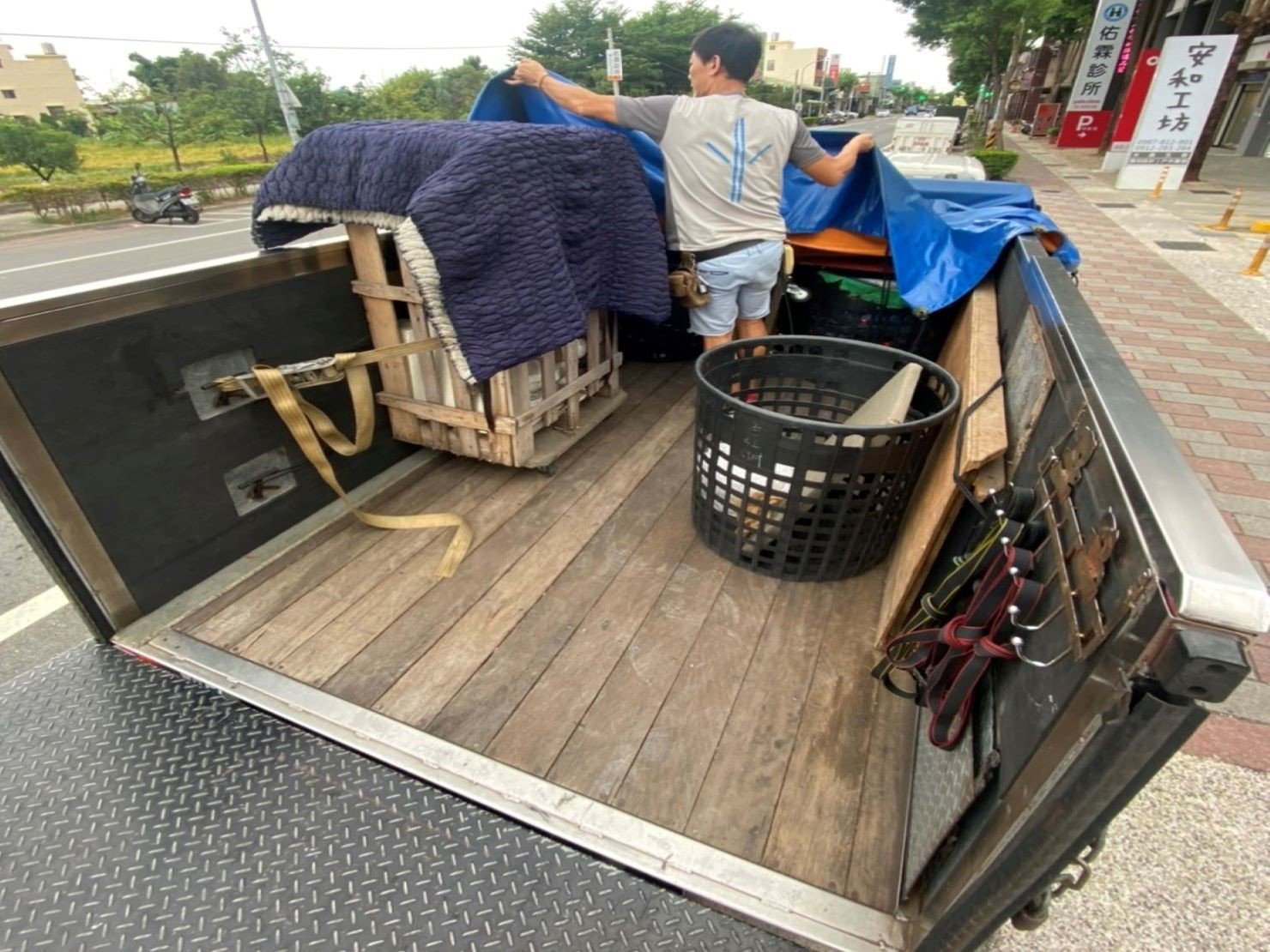 搬佛像【榮福搬家】特殊重物搬運口碑第一、台北搬家推薦:榮福搬家從包裝到運送給予佛像多重的防護也給予顧客足夠的信賴,讓客戶安心與榮福長期合作 搬佛像【榮福搬家】特殊重物搬運口碑第一、台北搬家推薦:榮福搬家從包裝到運送給予佛像多重的防護也給予顧客足夠的信賴,讓客戶安心與榮福長期合作