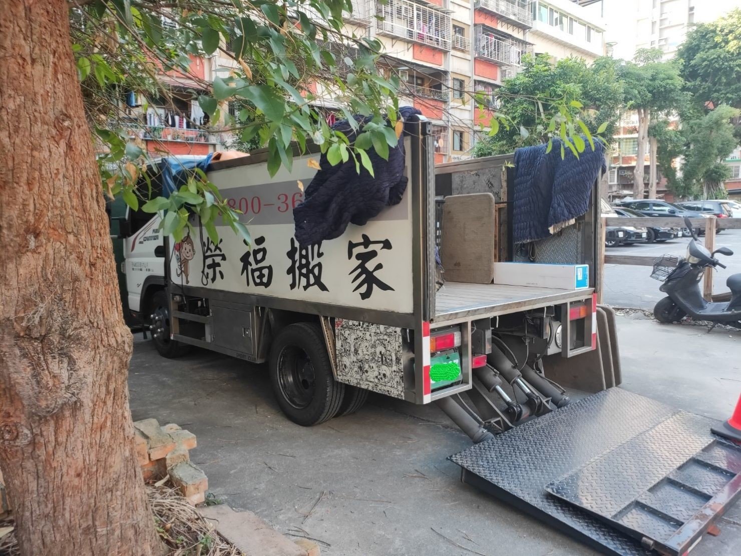 搬家常見問題、搬家公司推薦、新北搬家推薦【榮福搬家公司】南港搬家、桃園搬家公司推薦、台北搬家公司推薦、大型家具搬運、搬家具、冰箱搬運、基隆搬家、搬家電、大型家電搬運、床墊搬運、搬家車、家庭搬家、精搬鋼琴、搬鋼琴、搬工、搬運、搬家紙箱、跨縣市搬家、單件家具運送、搬家估價、搬家首選,搬家達人,針對顧客都秉持以用心實在專業搬家技巧,搬家實在用心值得您的信賴與選擇。歡迎來電咨詢02-2651-2727,榮福搬家有專員立即為您服務。 搬家常見問題、搬家公司推薦、新北搬家推薦【榮福搬家公司】南港搬家、桃園搬家公司推薦、台北搬家公司推薦、大型家具搬運、搬家具、冰箱搬運、基隆搬家、搬家電、大型家電搬運、床墊搬運、搬家車、家庭搬家、精搬鋼琴、搬鋼琴、搬工、搬運、搬家紙箱、跨縣市搬家、單件家具運送、搬家估價、搬家首選,搬家達人,針對顧客都秉持以用心實在專業搬家技巧,搬家實在用心值得您的信賴與選擇。歡迎來電咨詢02-2651-2727,榮福搬家有專員立即為您服務。