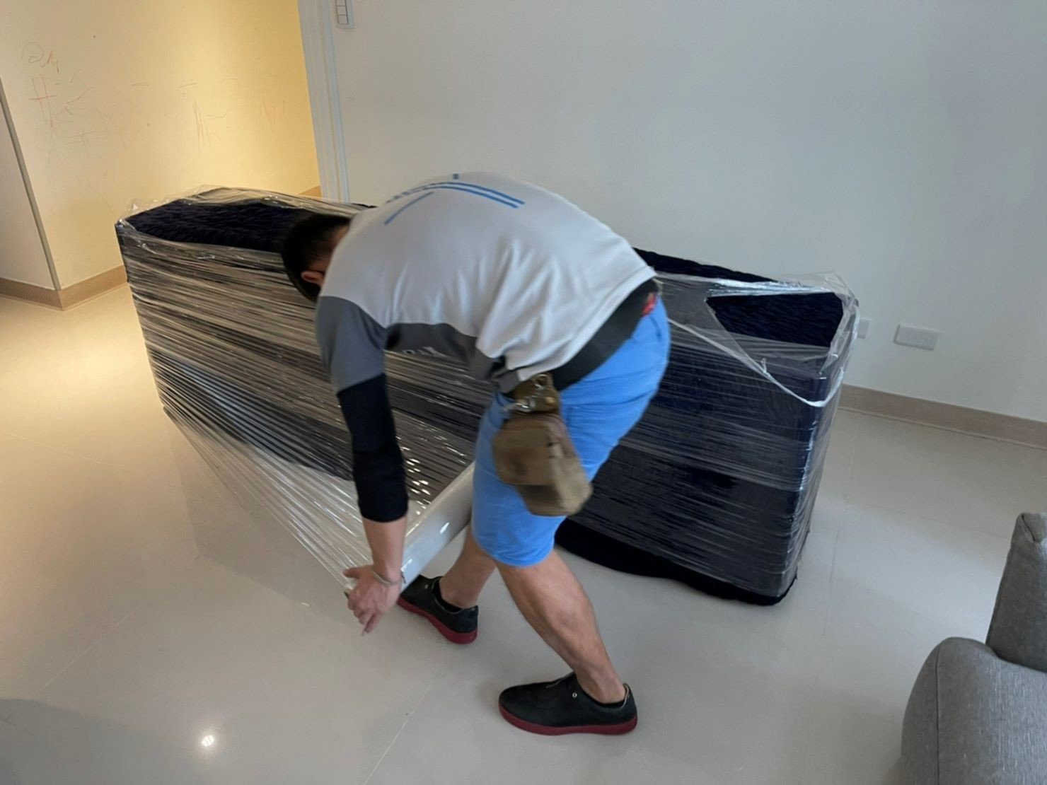 搬家公司推薦、台北搬家公司推薦【榮福搬家公司】南港搬家、桃園搬家公司推薦、新北搬家推薦、搬家具、冰箱搬運、基隆搬家、搬大型家電、床墊搬運、搬公司行號、家庭搬家、搬鋼琴、搬家首選、搬家達人、大型家具搬運、搬工、搬運、搬家紙箱、大型家具搬運、跨縣市搬家、單件家具運送、搬家車、搬家估價,針對顧客都秉持以用心實在專業搬家技巧,搬家實在用心值得您的信賴與選擇。歡迎來電咨詢02-2651-2727,榮福搬家有專員立即為您服務。 搬家公司推薦、台北搬家公司推薦【榮福搬家公司】南港搬家、桃園搬家公司推薦、新北搬家推薦、搬家具、冰箱搬運、基隆搬家、搬大型家電、床墊搬運、搬公司行號、家庭搬家、搬鋼琴、搬家首選、搬家達人、大型家具搬運、搬工、搬運、搬家紙箱、大型家具搬運、跨縣市搬家、單件家具運送、搬家車、搬家估價,針對顧客都秉持以用心實在專業搬家技巧,搬家實在用心值得您的信賴與選擇。歡迎來電咨詢02-2651-2727,榮福搬家有專員立即為您服務。