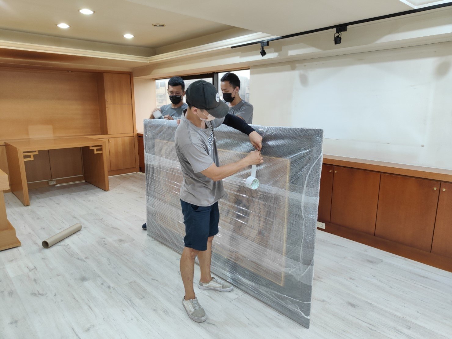 搬家首選【榮福搬家公司】大型唐卡精緻防護包裝、宗教字畫精防護緻包裝、收藏字畫精緻防護包裝、裱框字畫精緻防護包裝、玉雕神像精緻防護包裝、石雕神像精緻防護包裝、收藏神像精緻防護包裝、銅製神像藝術品精緻防護包裝、樹瘤佛像精緻防護包裝、宗教文物、佛具用品、檜木雕刻佛像、西藏佛具用品店搬運、佛像精緻防護包裝、佛禪搬運、跨縣市搬家、搬工計時、搬大型佛像、搬大型重物、特殊重物搬運、用心防護、精緻包裝、搬重物技巧、新北搬家公司推薦、搬家車、搬家公司、基隆搬家、南港搬家、桃園搬家公司推薦、台北搬家公司推薦:大台北搬家,精緻包裝搬運「細膩包裝、專業搬運、用心服務、以客為尊」是榮福搬家公司的宗旨與精神。歡迎立即來電02-2651-2727專人服務。 搬家首選【榮福搬家公司】大型唐卡精緻防護包裝、宗教字畫精防護緻包裝、收藏字畫精緻防護包裝、裱框字畫精緻防護包裝、玉雕神像精緻防護包裝、石雕神像精緻防護包裝、收藏神像精緻防護包裝、銅製神像藝術品精緻防護包裝、樹瘤佛像精緻防護包裝、宗教文物、佛具用品、檜木雕刻佛像、西藏佛具用品店搬運、佛像精緻防護包裝、佛禪搬運、跨縣市搬家、搬工計時、搬大型佛像、搬大型重物、特殊重物搬運、用心防護、精緻包裝、搬重物技巧、新北搬家公司推薦、搬家車、搬家公司、基隆搬家、南港搬家、桃園搬家公司推薦、台北搬家公司推薦:大台北搬家,精緻包裝搬運「細膩包裝、專業搬運、用心服務、以客為尊」是榮福搬家公司的宗旨與精神。歡迎立即來電02-2651-2727專人服務。