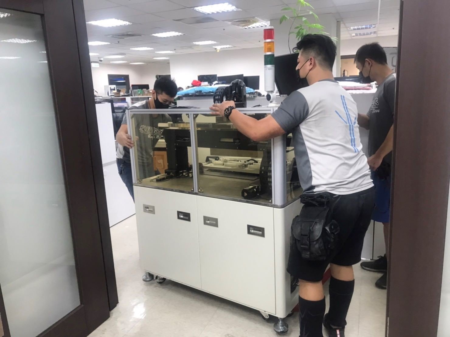 單雙頭端子機器、自動化設備、3D打印機、影像測量儀,搬家公司推薦,台北辦公室搬遷推薦【榮福搬家公司】中永和工業區同社區搬運作業、南港工業區同社區搬運作業、土城工業區同社區搬運作業、新店工業區同社區搬運作業、新北市工業區同社區搬運作業、汐止工業區同社區搬運作業,科學園區機具設備搬運、生醫園區機具設備搬運、農業生技園區機具設備搬運、環保園區機具設備搬運、加工出口區特殊重物設備以同社區搬運作業,針對顧客都秉持以用心實在專業搬家技巧,搬家實在用心值得您的信賴與選擇。歡迎來電咨詢02-2651-2727,榮福搬家有專員立即為您服務。 單雙頭端子機器、自動化設備、3D打印機、影像測量儀,搬家公司推薦,台北辦公室搬遷推薦【榮福搬家公司】中永和工業區同社區搬運作業、南港工業區同社區搬運作業、土城工業區同社區搬運作業、新店工業區同社區搬運作業、新北市工業區同社區搬運作業、汐止工業區同社區搬運作業,科學園區機具設備搬運、生醫園區機具設備搬運、農業生技園區機具設備搬運、環保園區機具設備搬運、加工出口區特殊重物設備以同社區搬運作業,針對顧客都秉持以用心實在專業搬家技巧,搬家實在用心值得您的信賴與選擇。歡迎來電咨詢02-2651-2727,榮福搬家有專員立即為您服務。